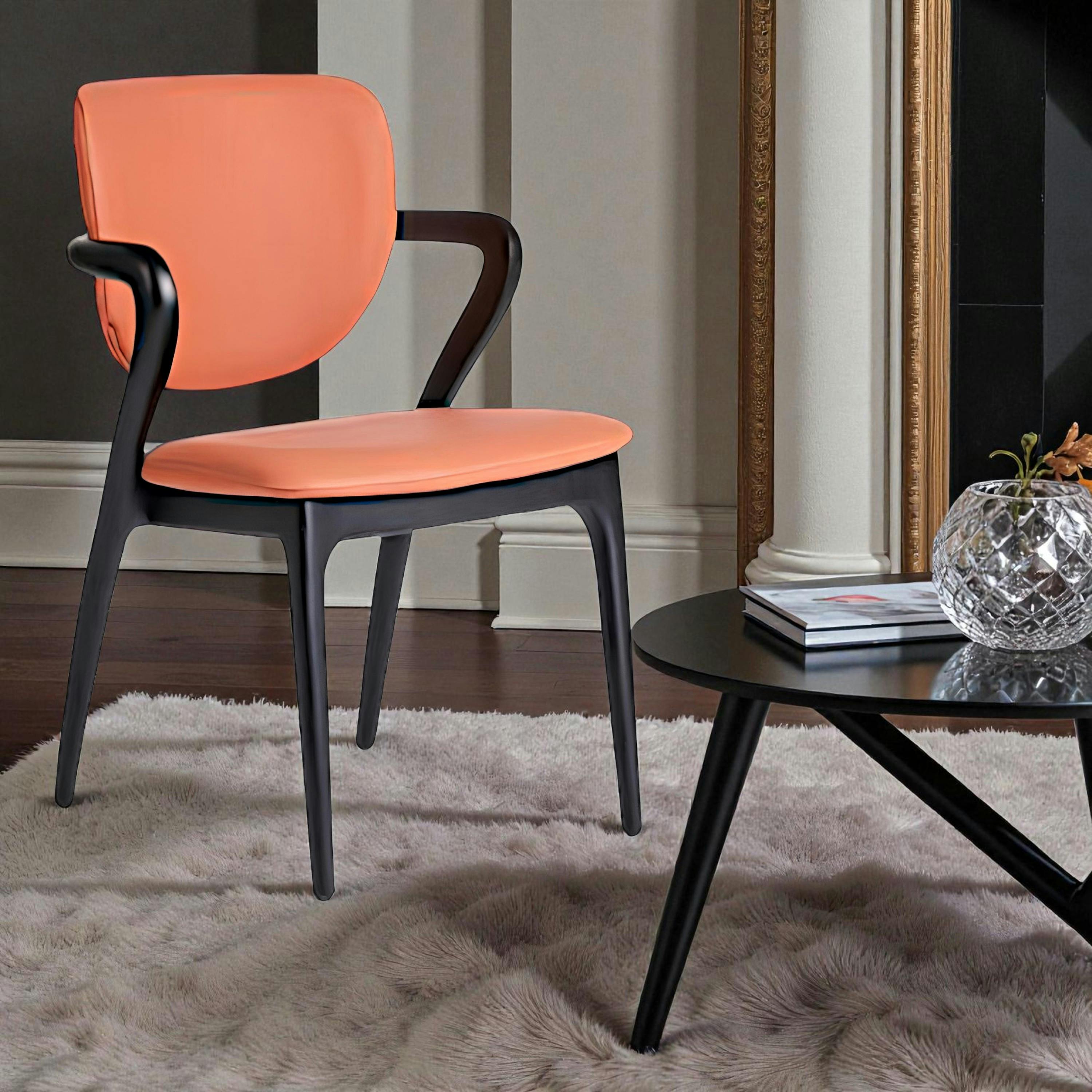 Chaise en cuir terracotta, accoudoirs bois noir ALDER