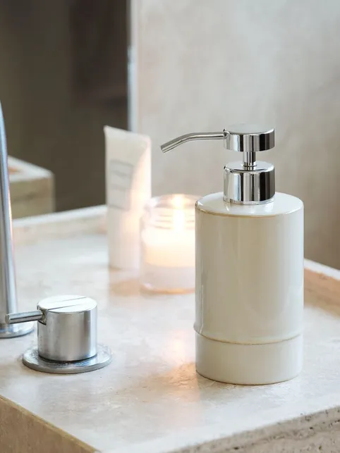 Sæbedispenser SMEDBY lysegrå