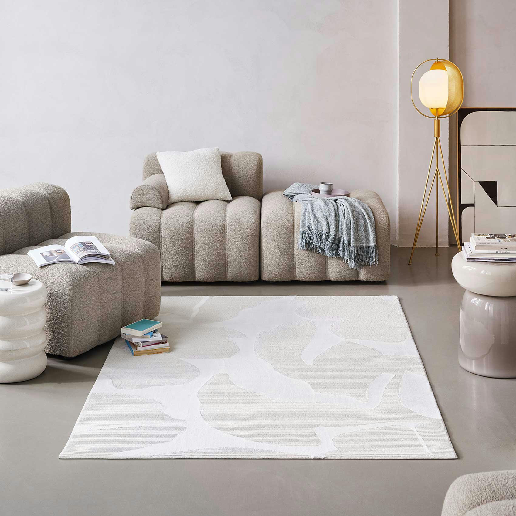 SARA - Tapis ras motif floral reliefs blanc ivoire 120x170