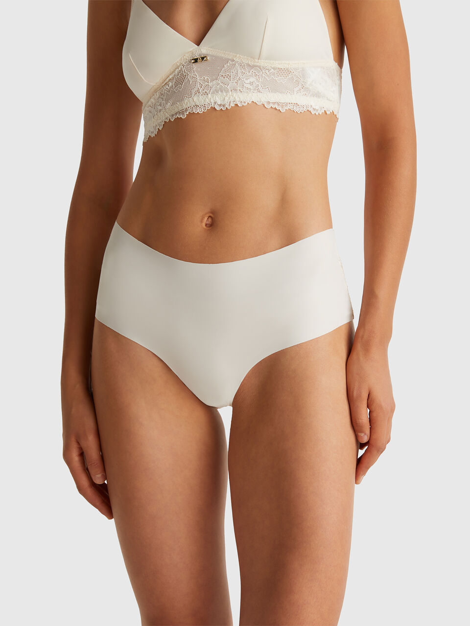 Stretch lace underwear