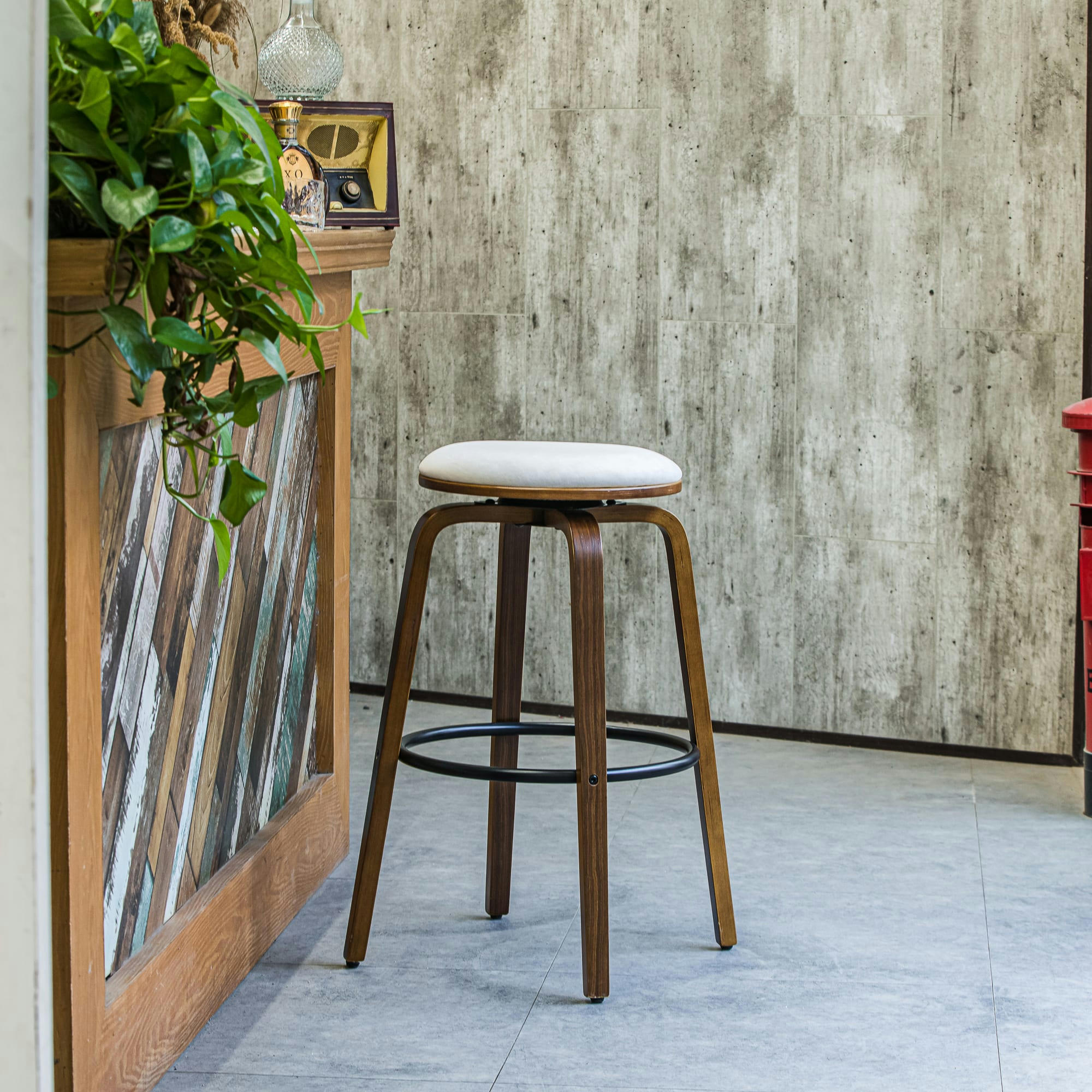 - Lot de 2 tabourets de bar en frêne et velours beige