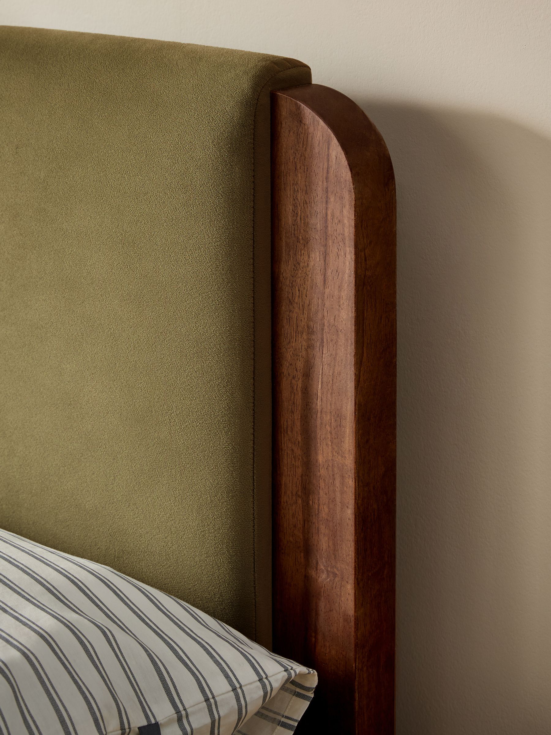 Evander Bed in Velvet Fern Green