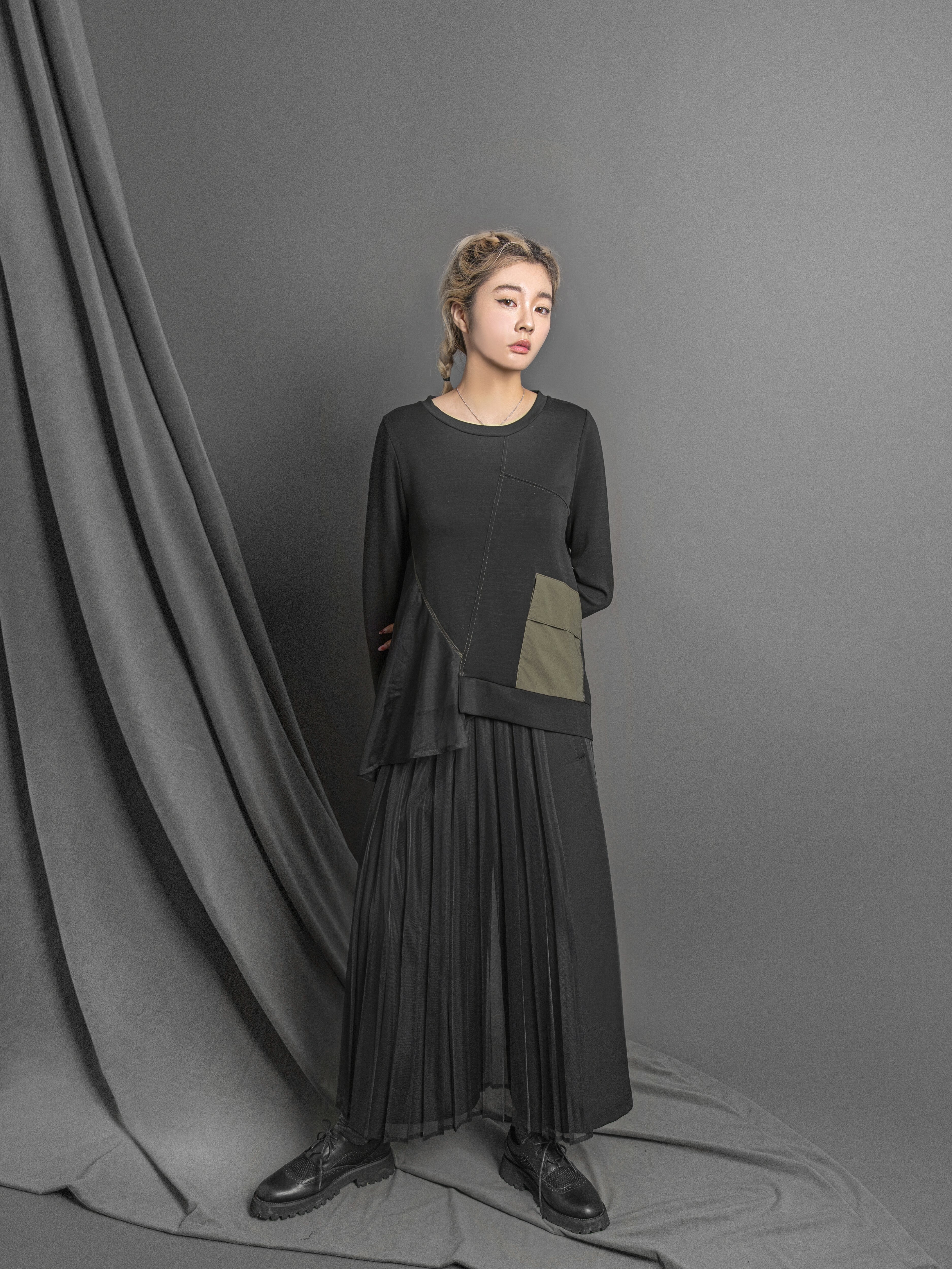 Pants with pleated mesh detail - 162D