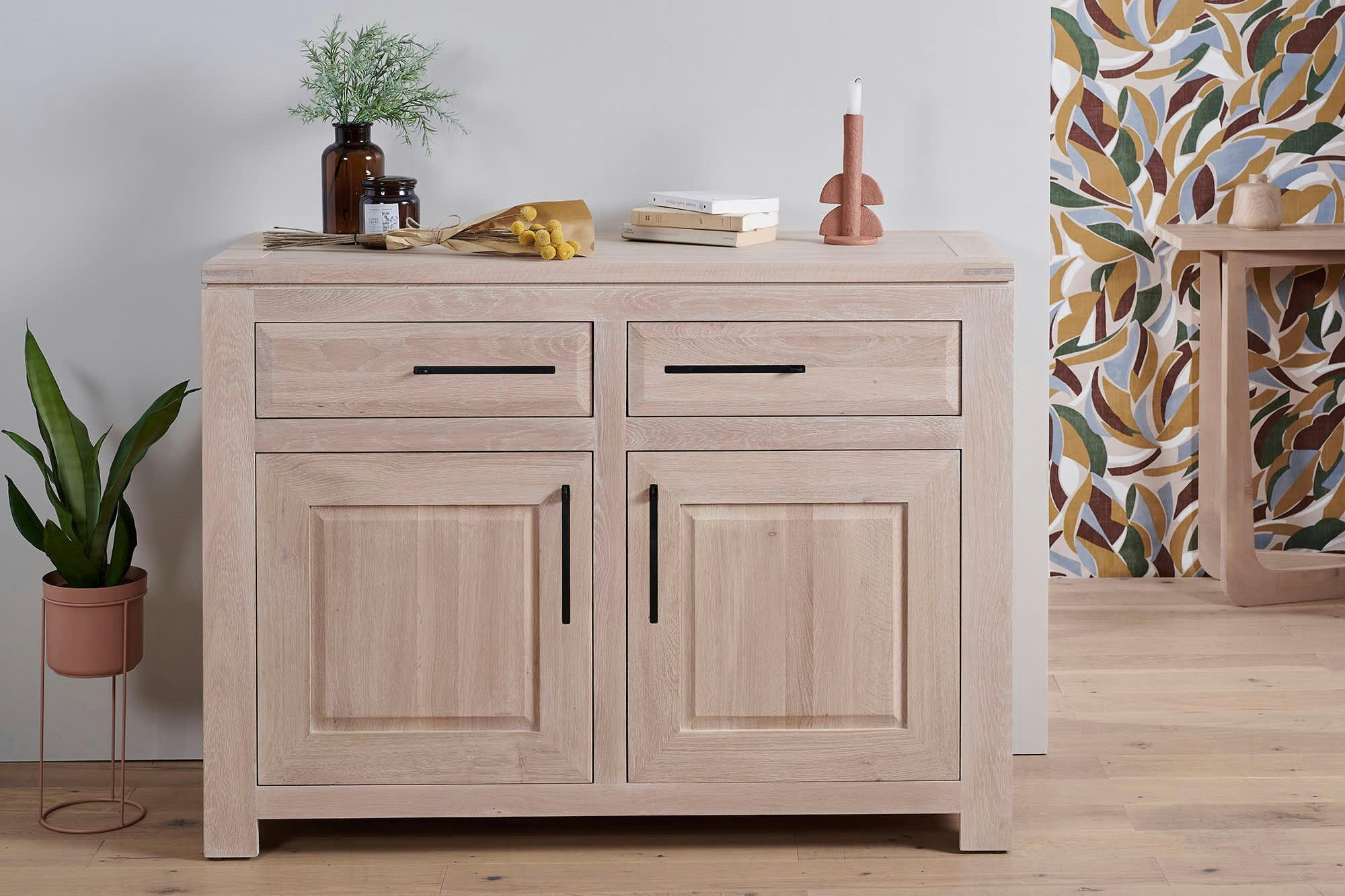 BOSTON - Buffet bas parisien moderne en chêne blanchi 2 portes 2 tiroirs