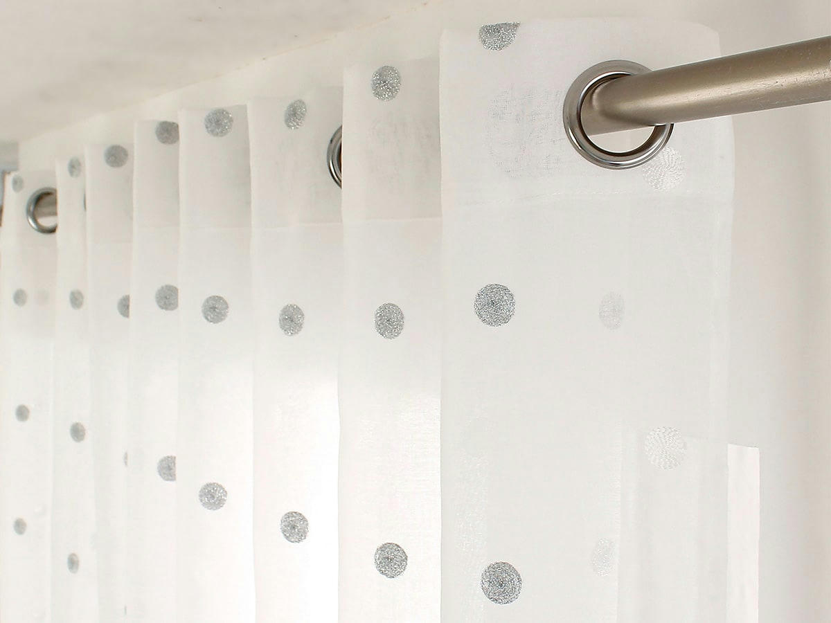 - Lot de 2 voilages brodés Smarties 140 x 240 cm