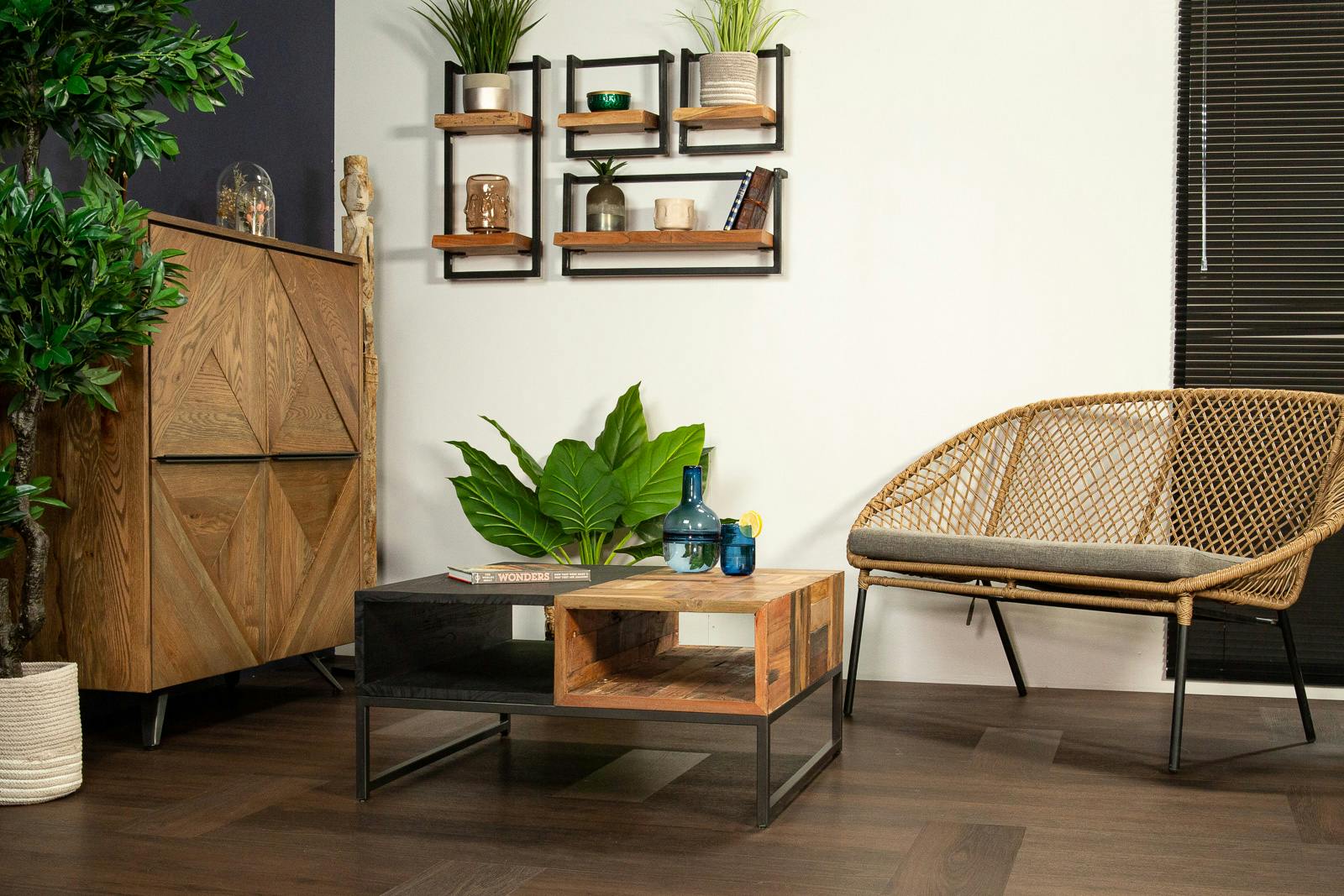 Table basse carrée bois recyclé de bateau métal DUMAI