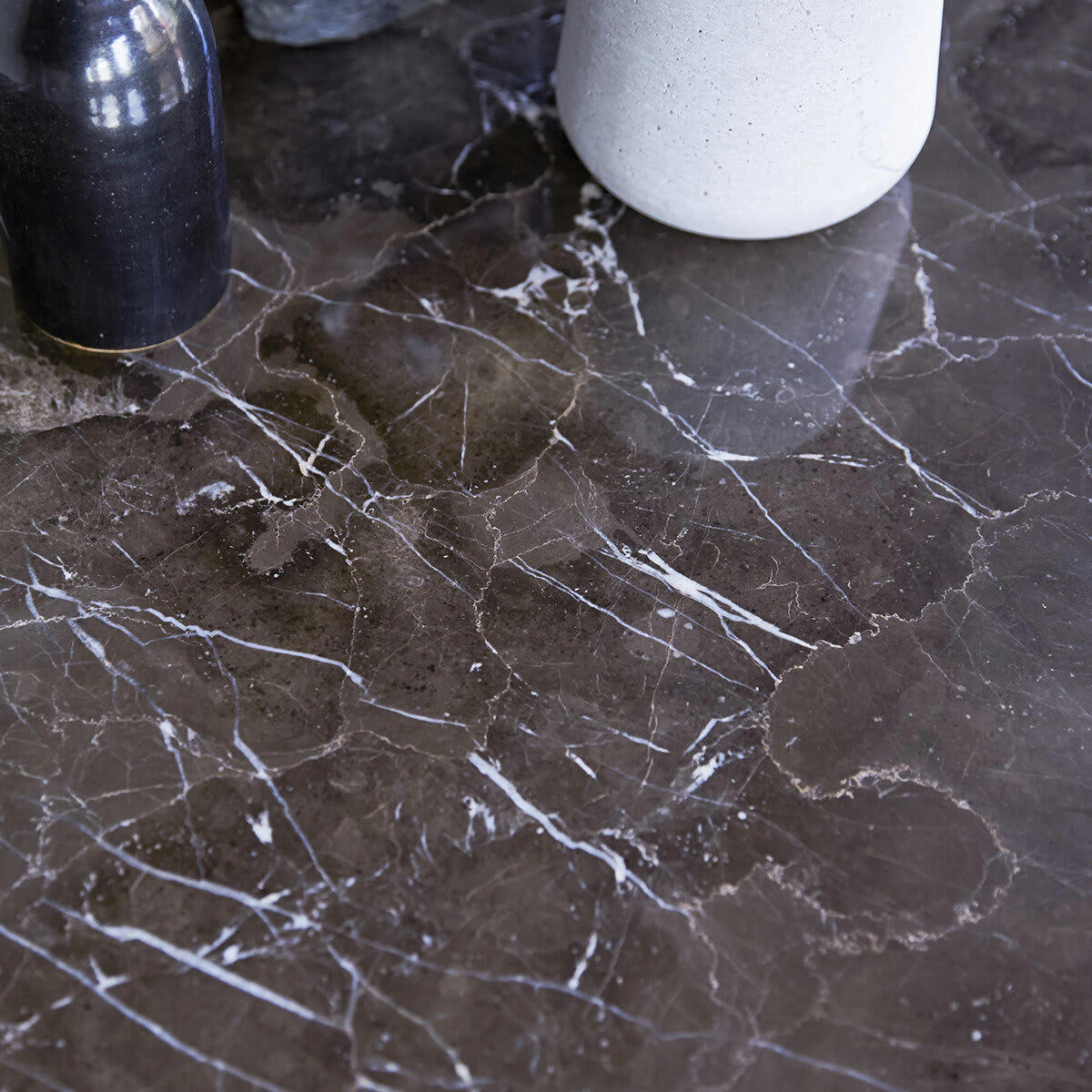 STONELEAF - Table en chêne massif et marbre 2/4 pers.