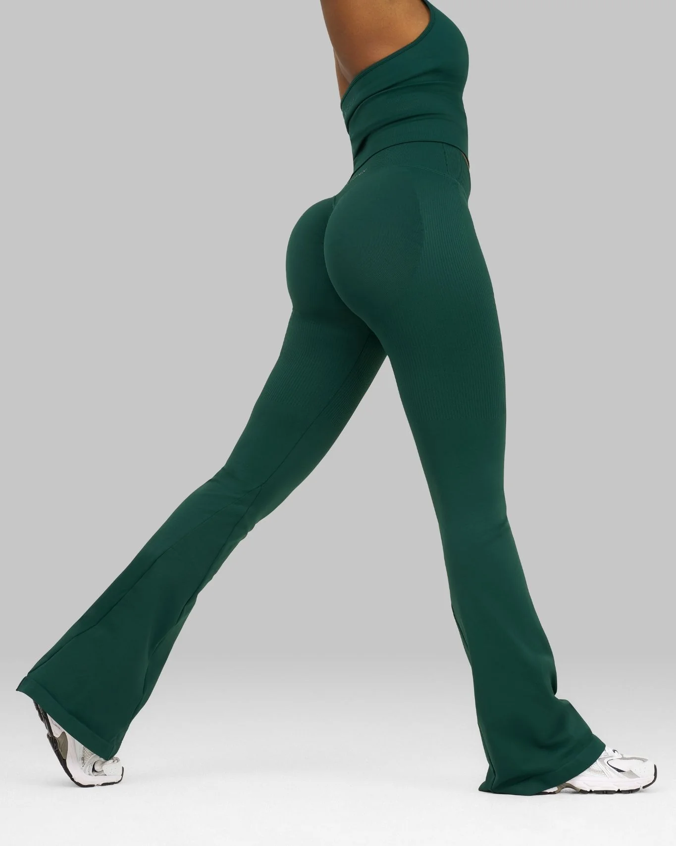 Elevate™ Sculpting Mid V-Waist Scrunch Flare | Pine Green