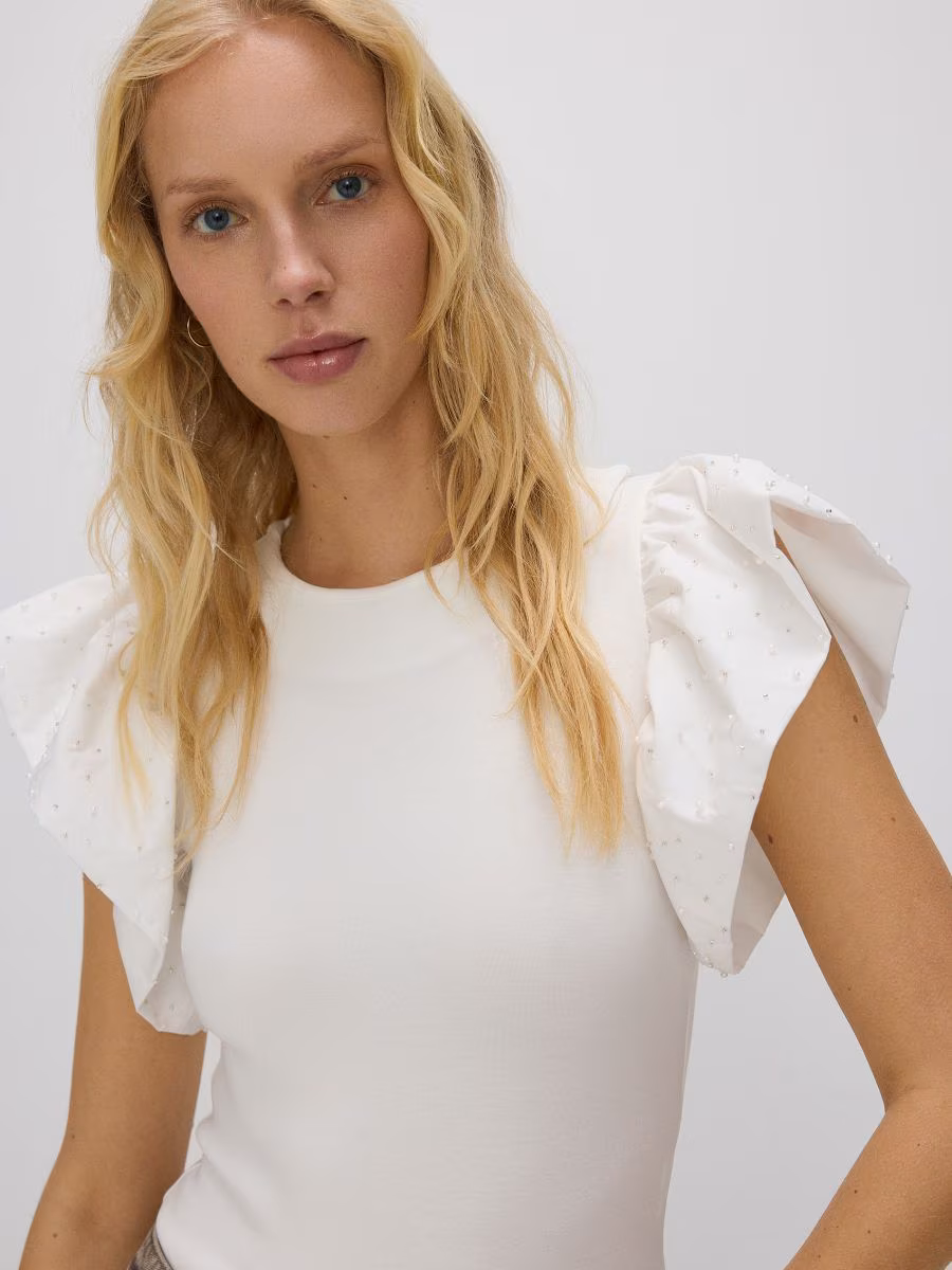 Body With Decorative Sleeves