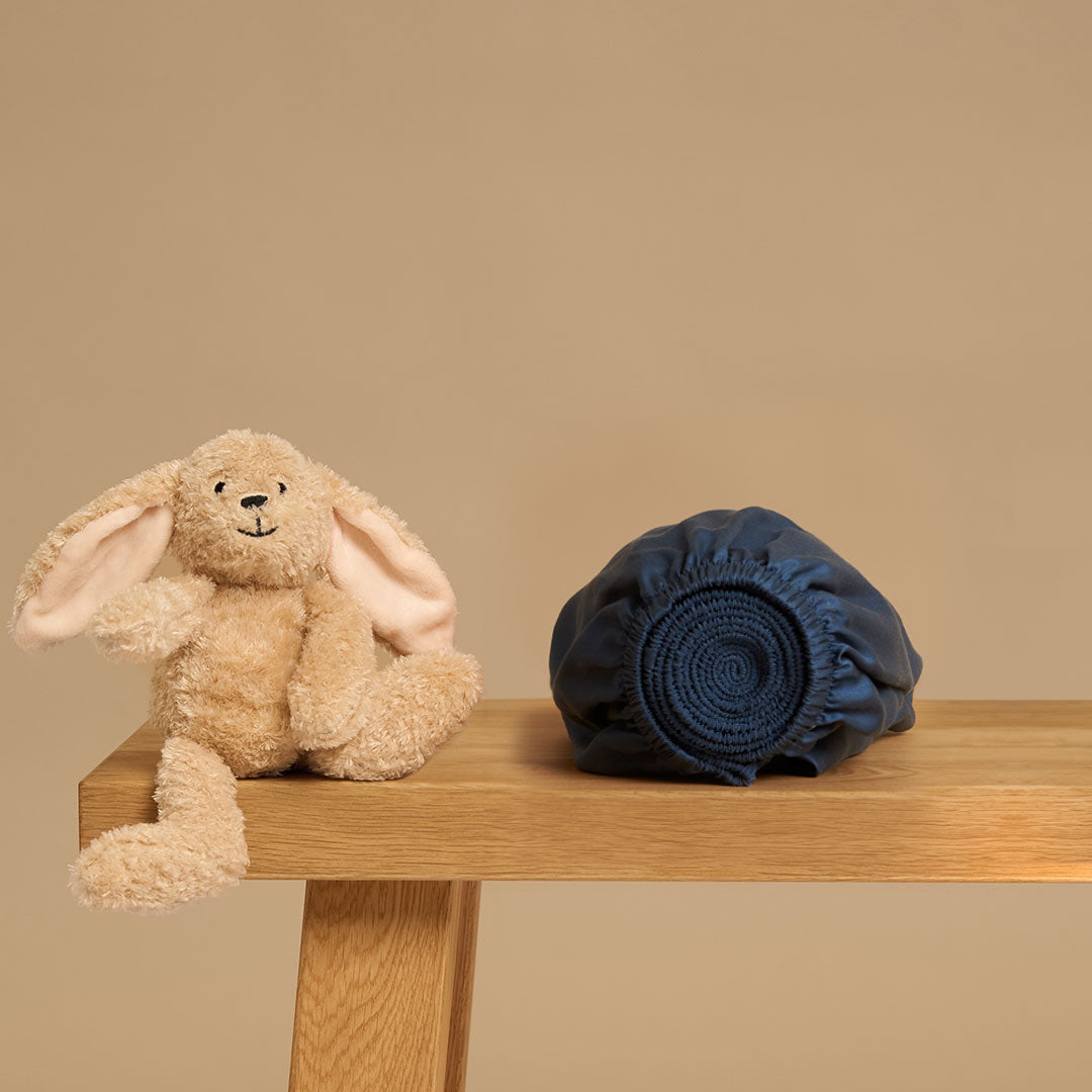 Coco & Cici - Tencel Sateen Hoeslaken 60 x 120 cm - 1 Persoons Beddengoed - Kinderbeddengoed - Lyocell - Hypoallergeen & Extra Zacht - Donker Blauw