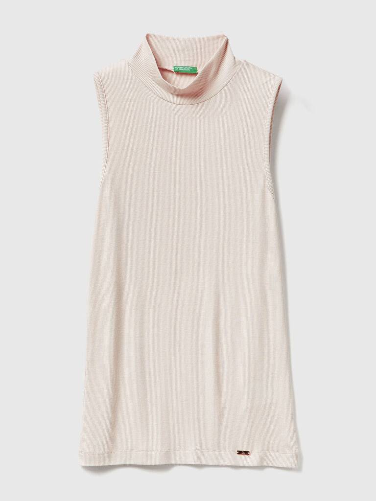 Sleeveless t-shirt with high neck