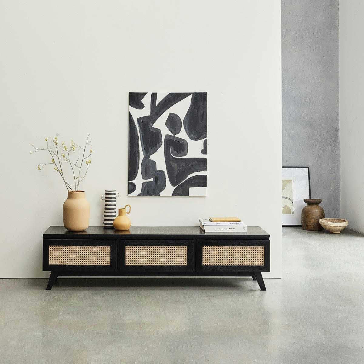 ISÉE - Meuble TV en mindi massif 3 portes cannage 160 cm noir