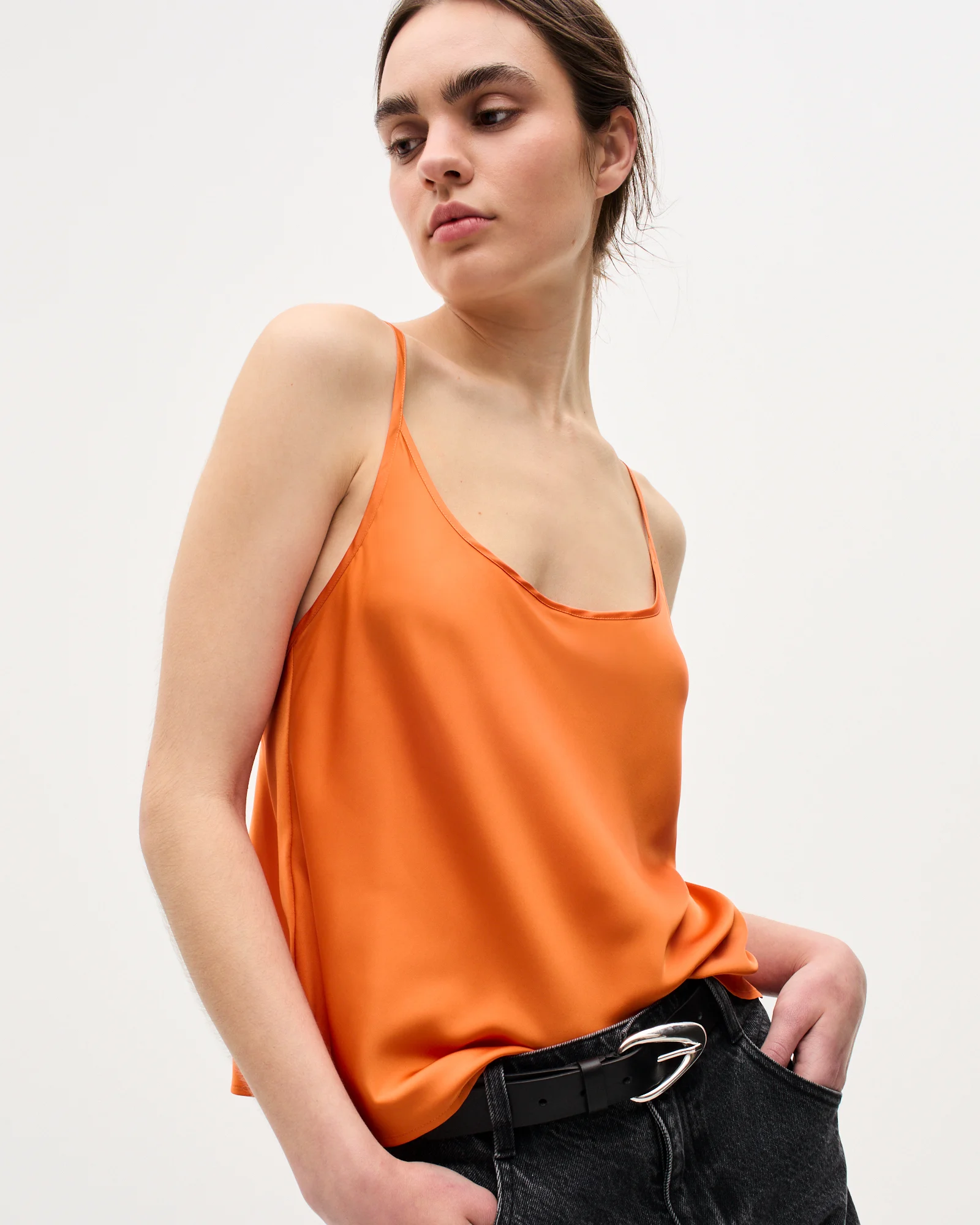 Top satiné à fines bretelles