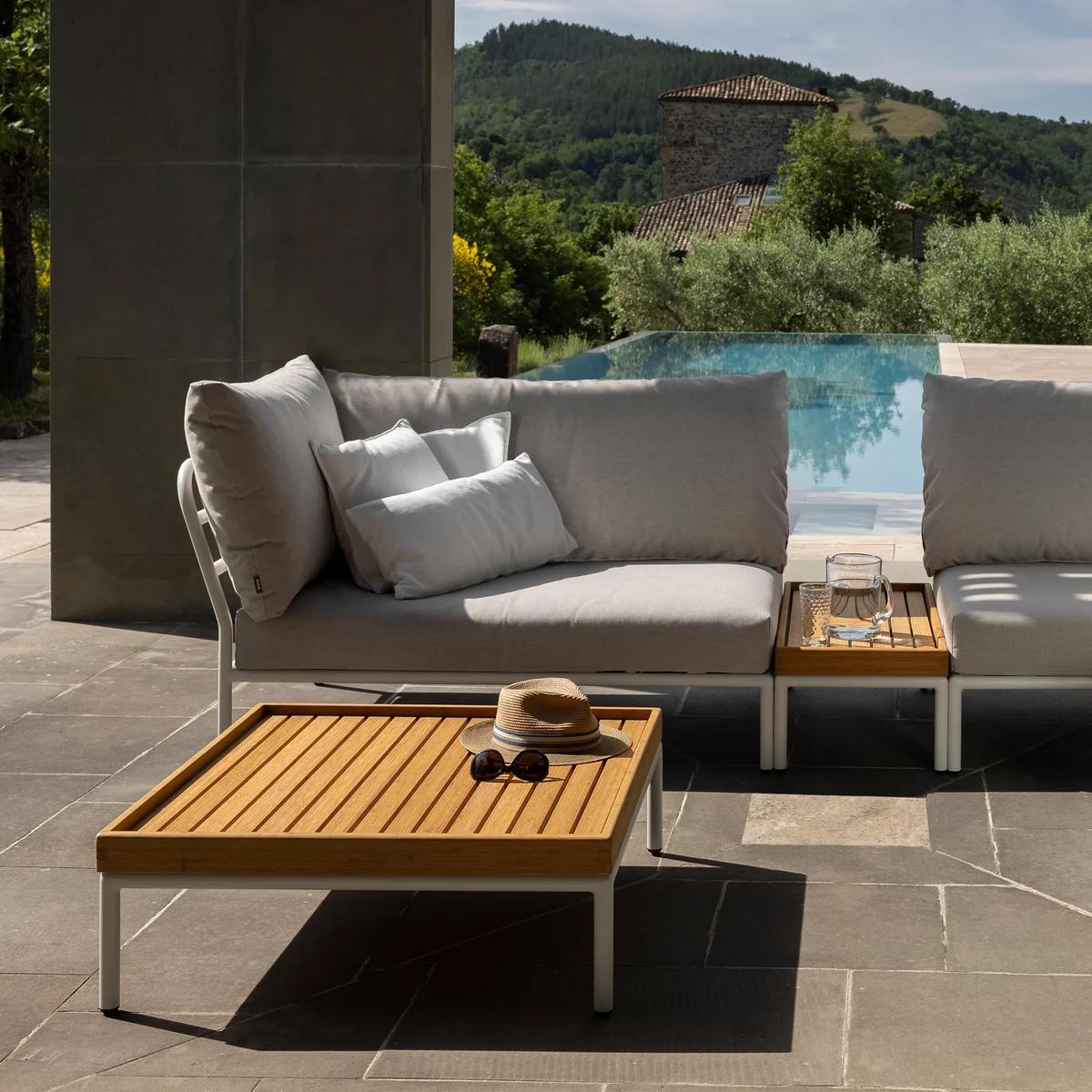 HOUE - Level 2 Sofa