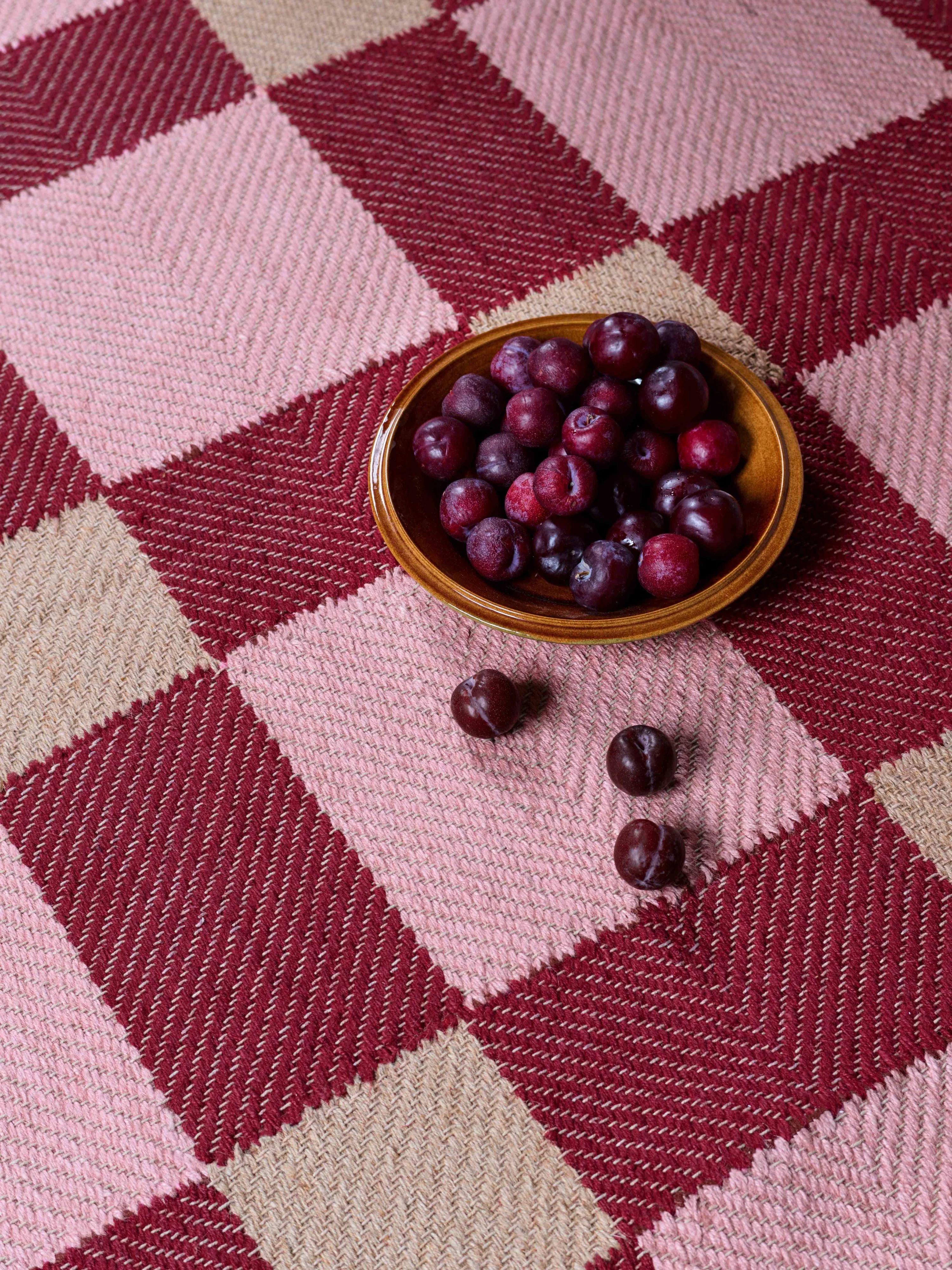 Handgewebter Jute-Teppich Plum Punsch
