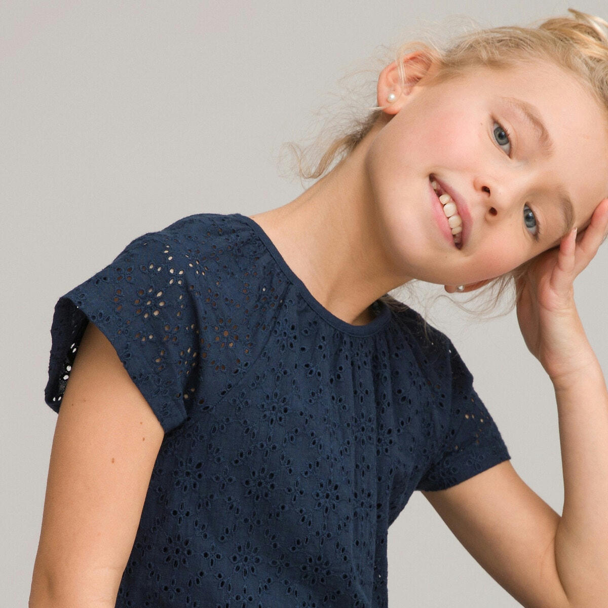 Robe manches courtes, broderie anglaise devant