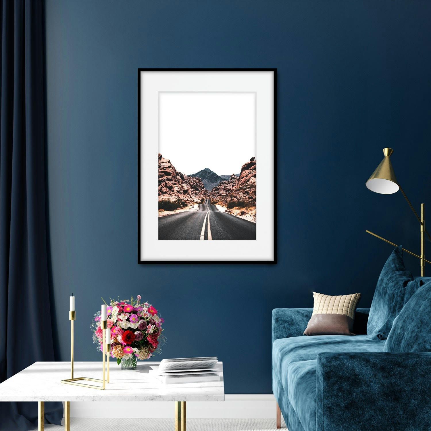 MONTAÑA - Affiche avec cadre noir - Route entre les rochers - 50x70
