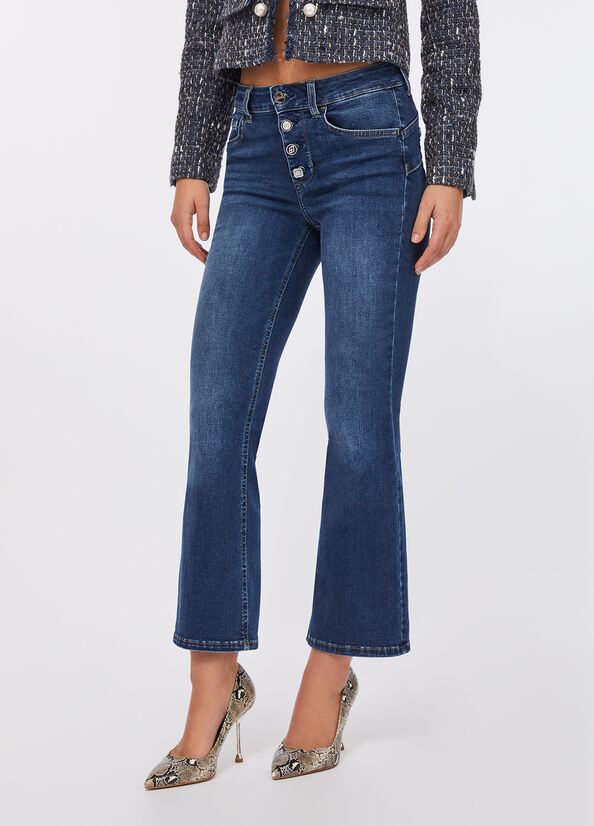 Jeans flare con bottoni gioiello