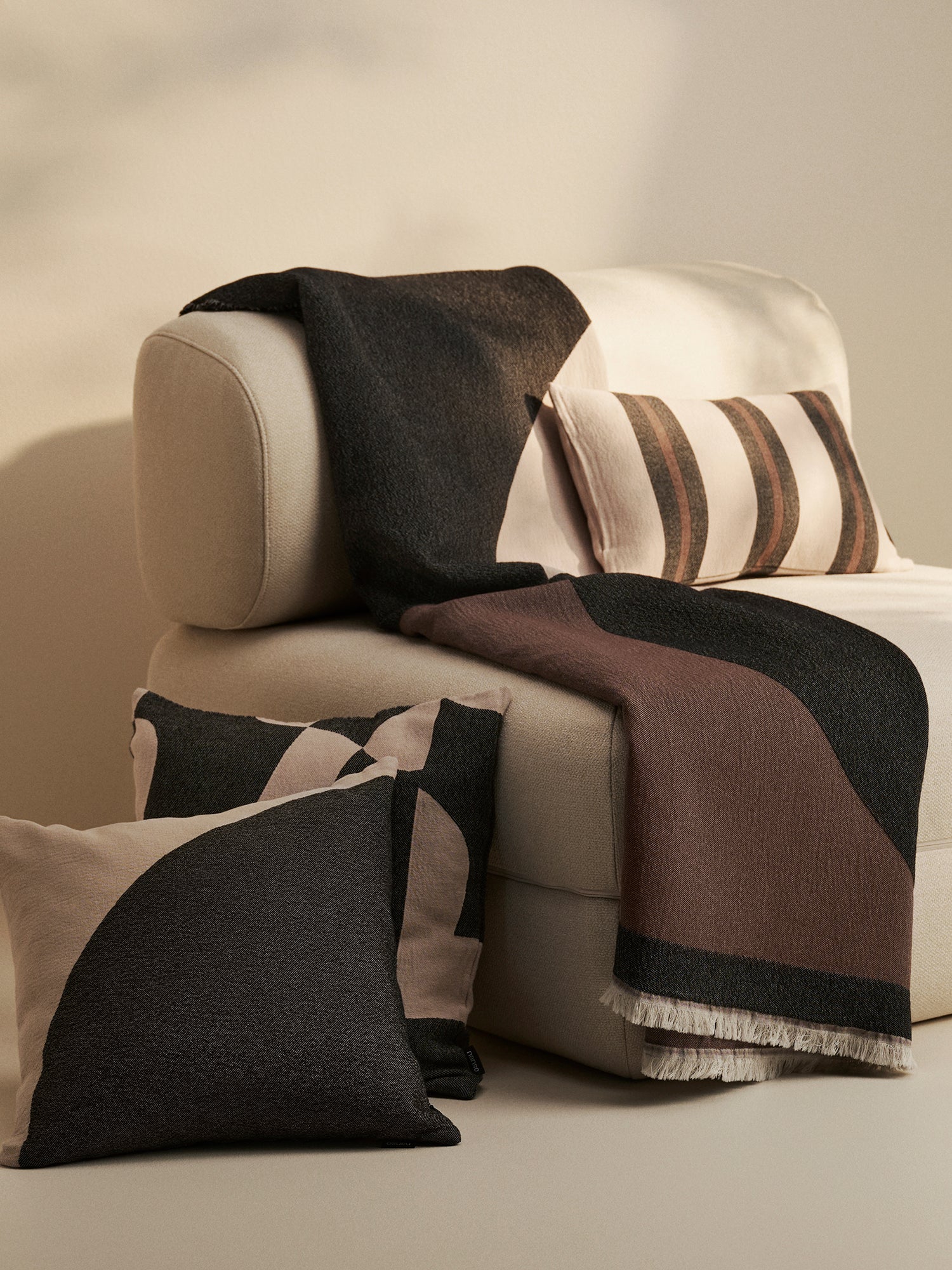 ART sisustustyynynpäällinen - musta-beige