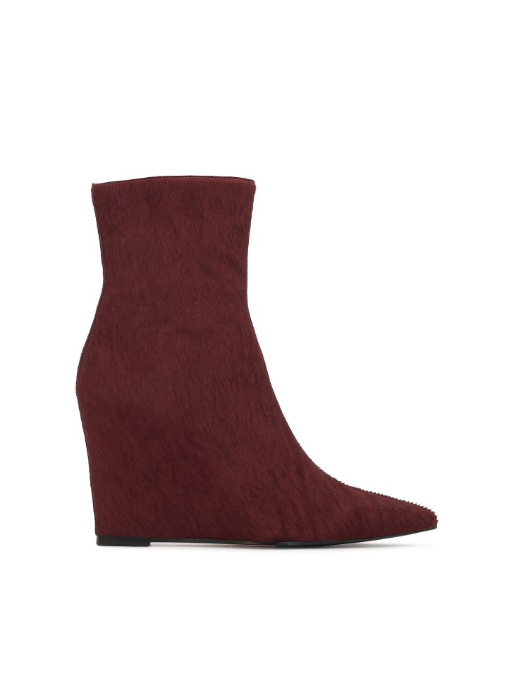 Maroon boots with natural bristles