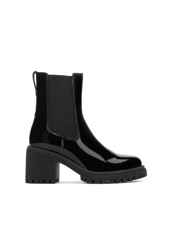 Black patent leather boots with crease effect