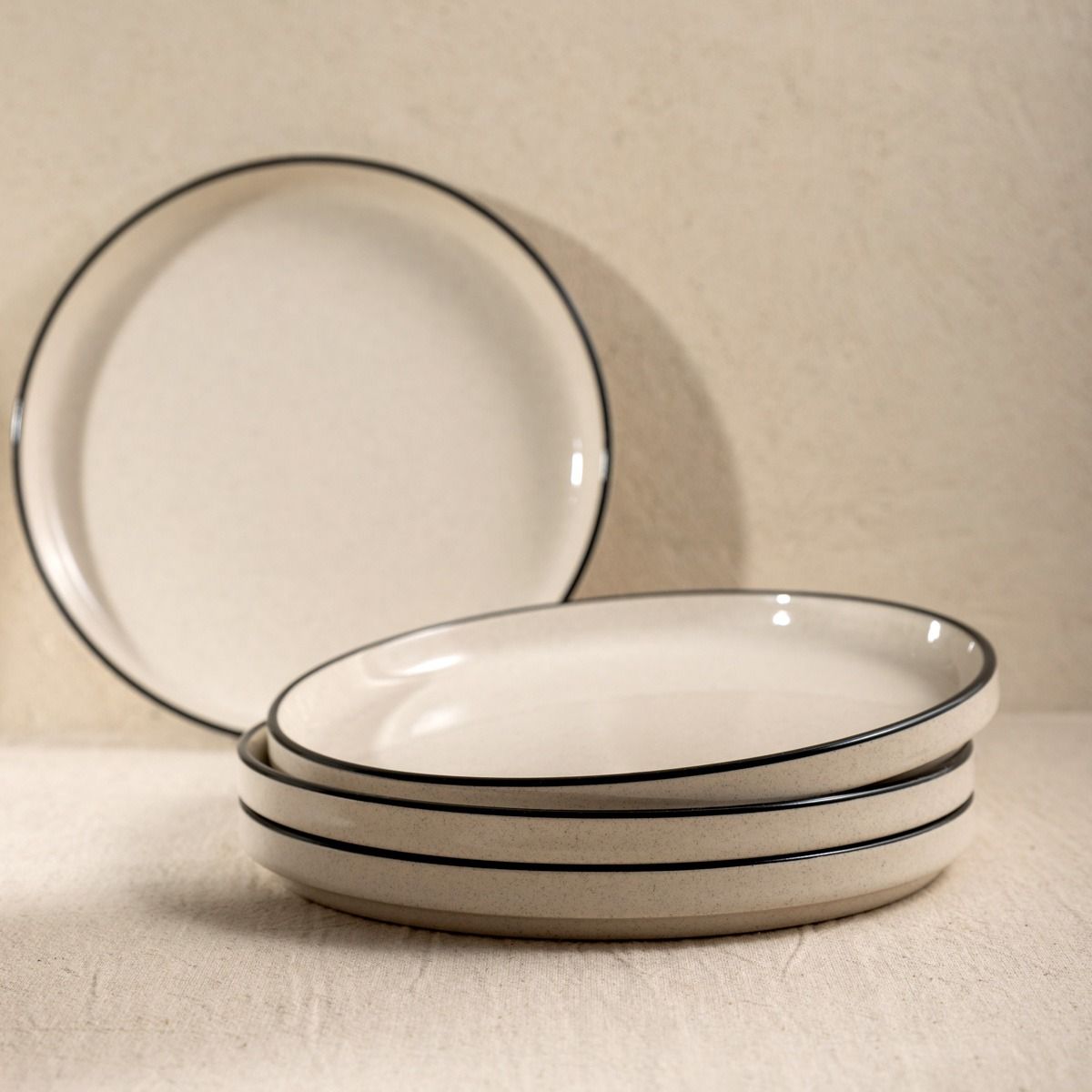 Zestaw talerzy AZRA deserowych z czarnym rantem 4 szt