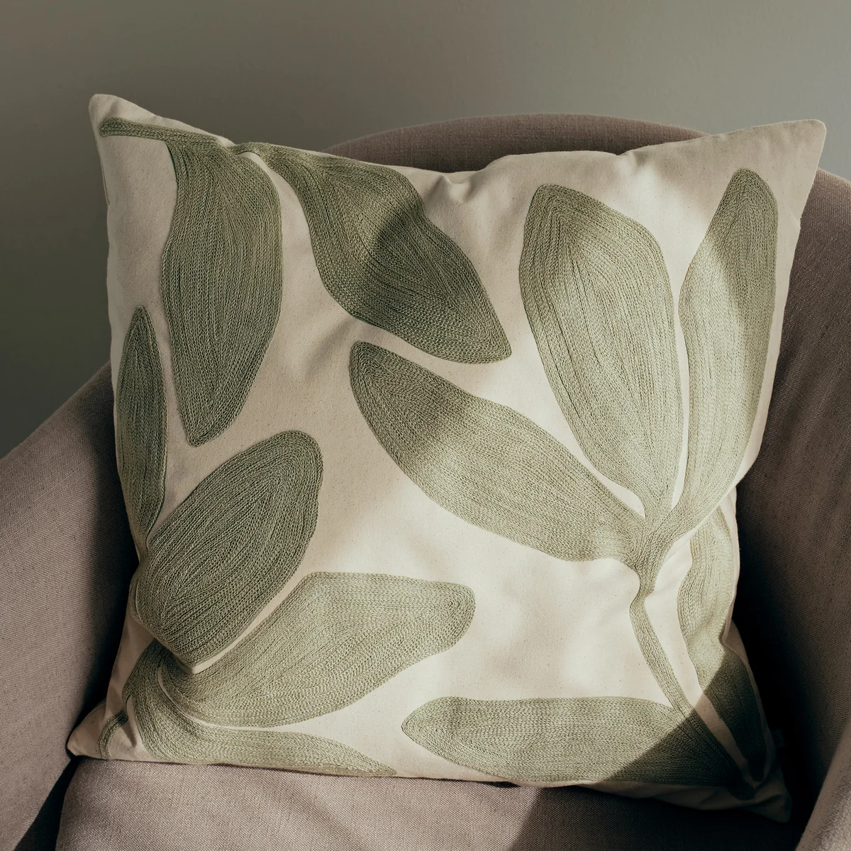 Broste Copenhagen - Herbert Kissenbezug, 50 x 50 cm, sage green / natur
