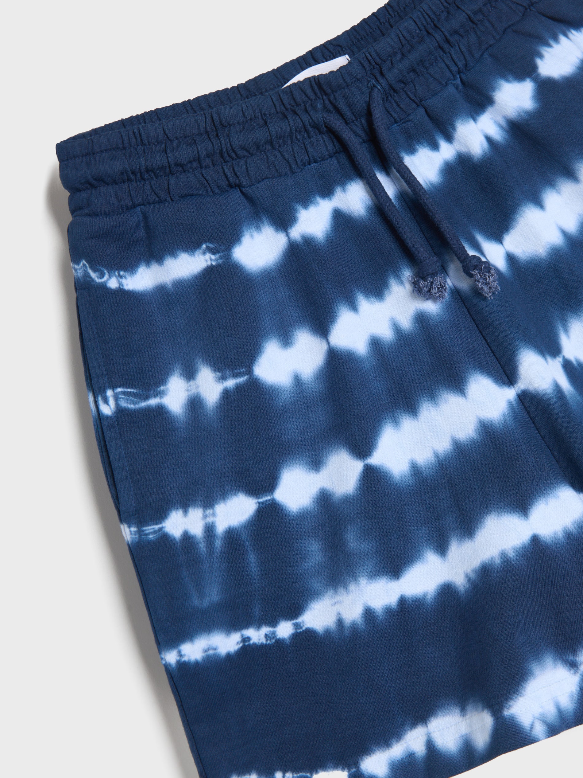 Szorty z efektem tie dye