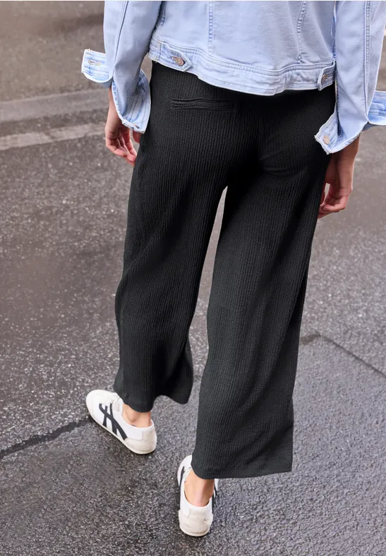 Wide Leg Hose in Crinkle Crash Struktur