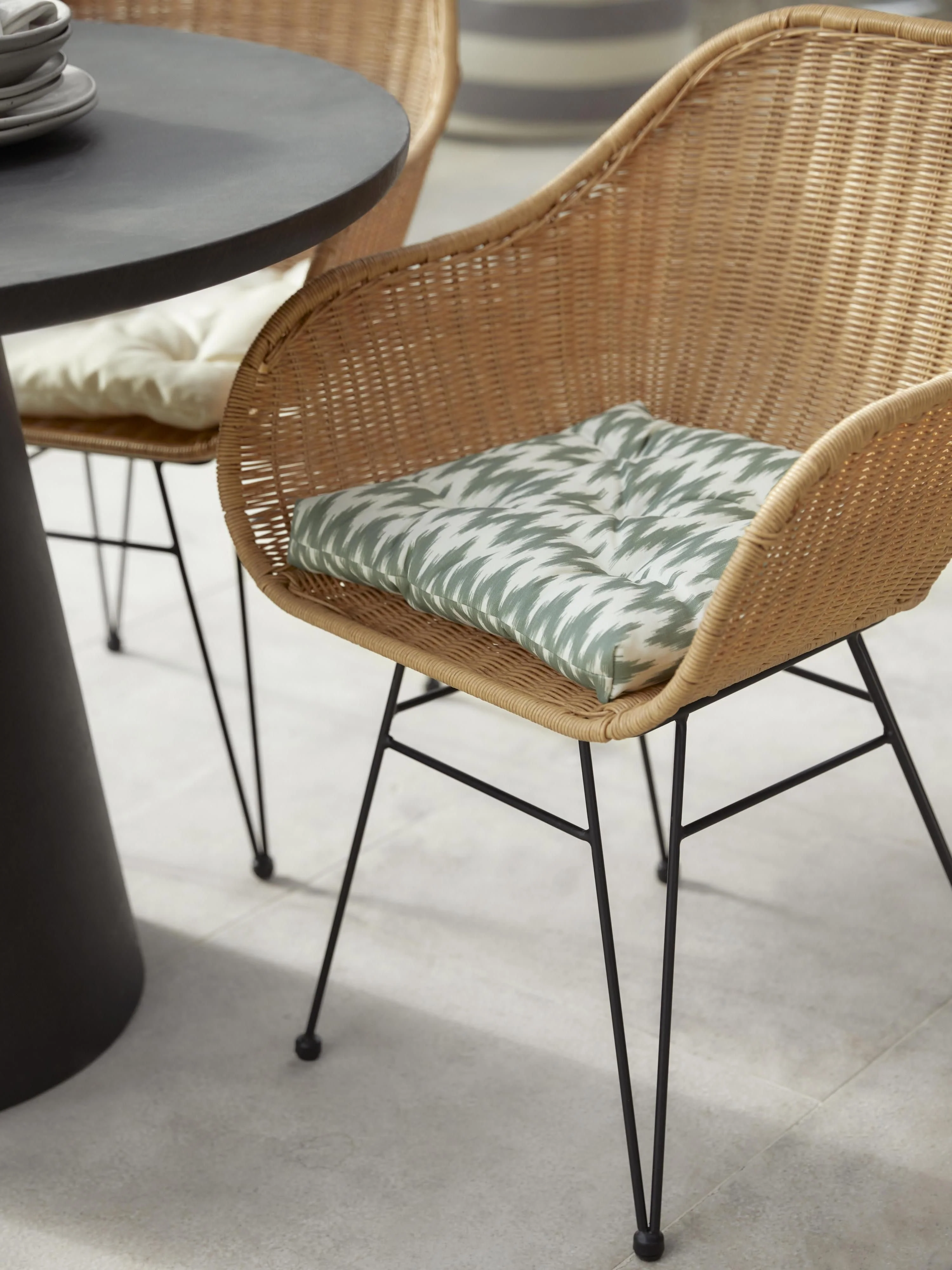 Outdoor-Sitzkissen Maillot mit Ikat Muster
