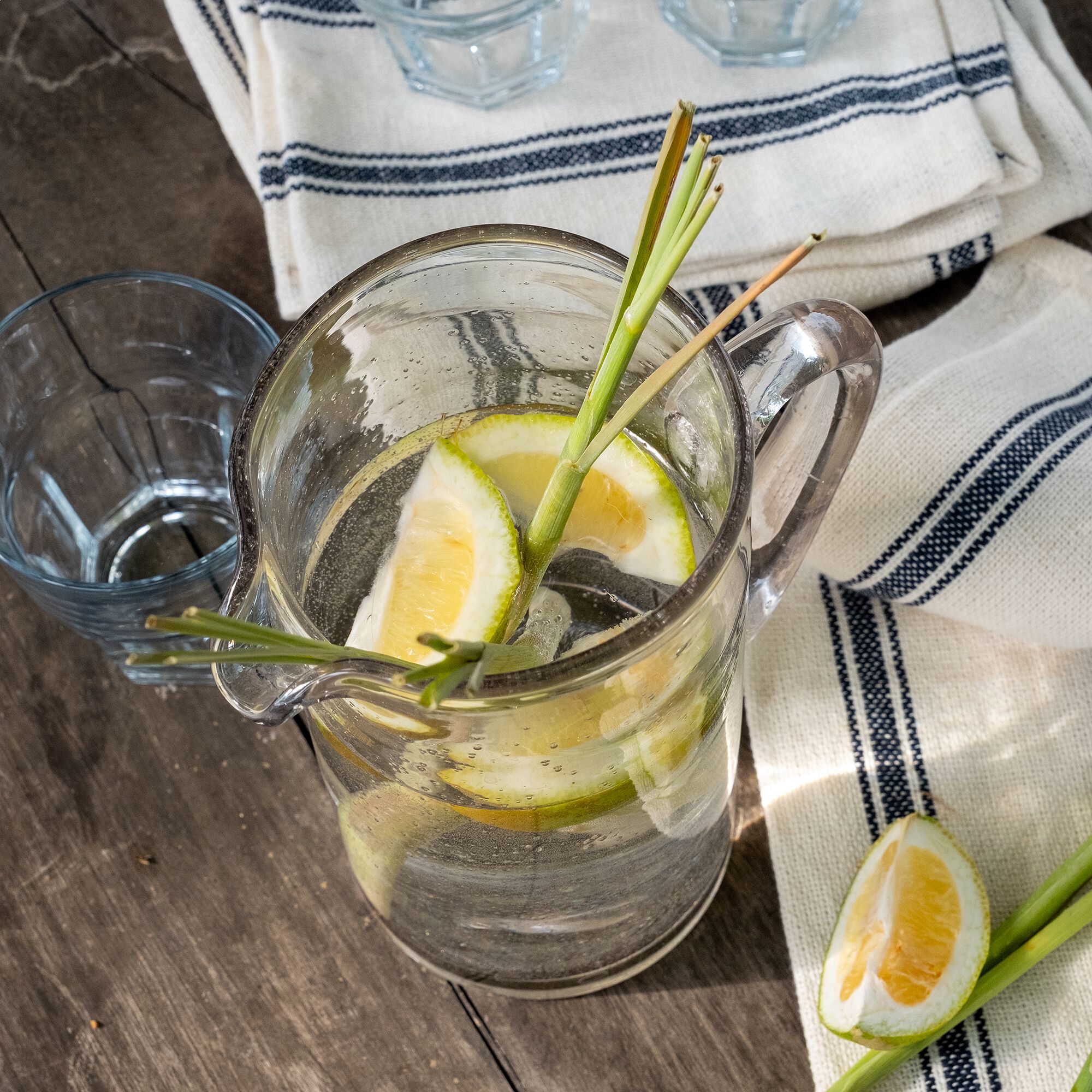 GOULADO - Carafe avec anse en verre bullé 1,1L - transparent