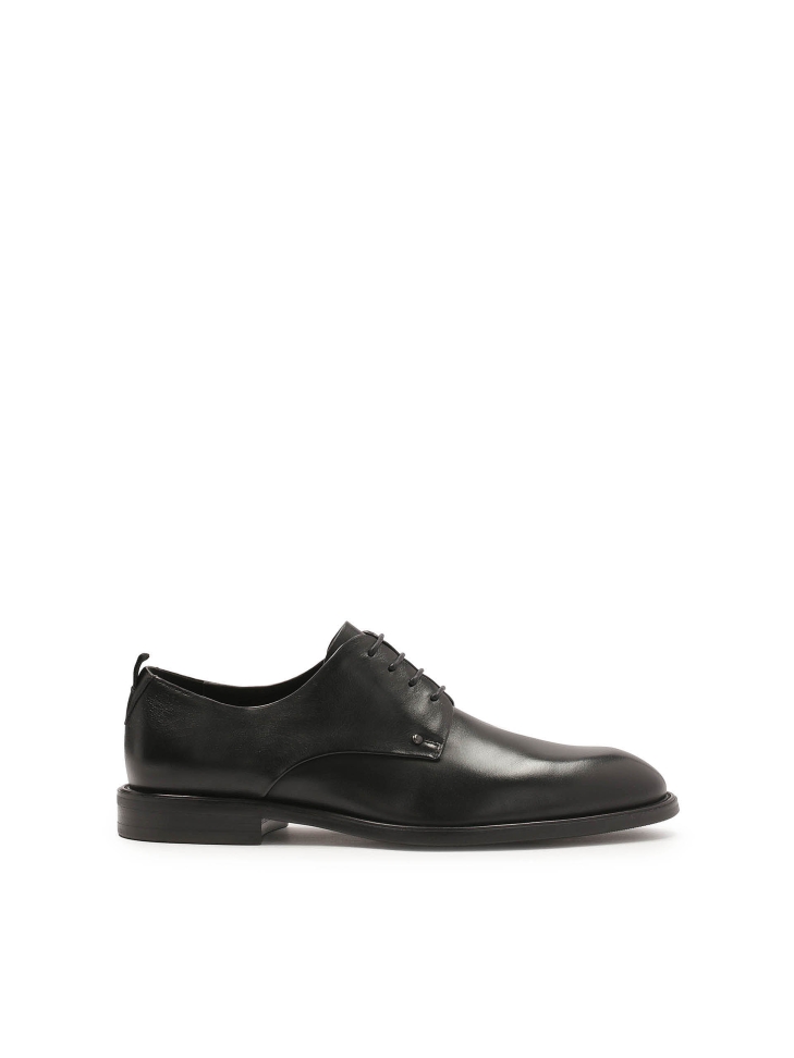 Classic black shoes for suit