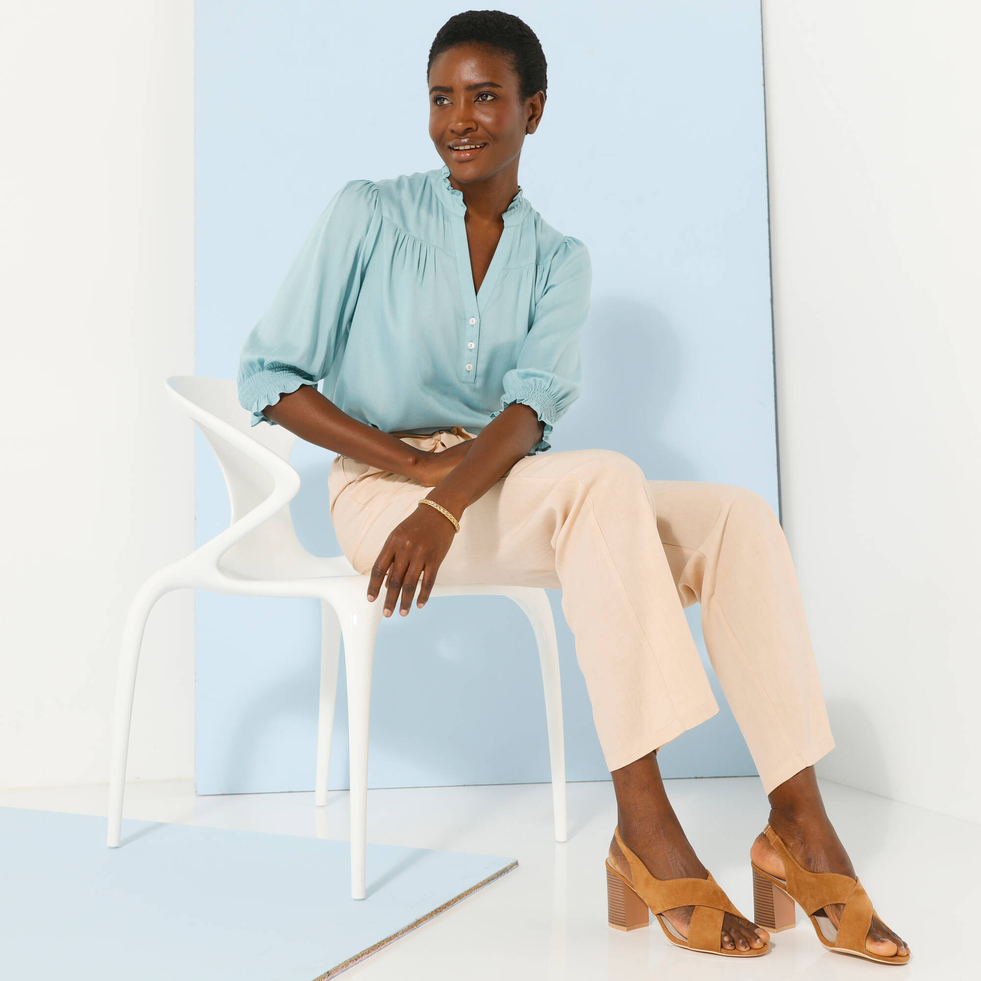 Pantalon droit large ceinturé, tissu fluide