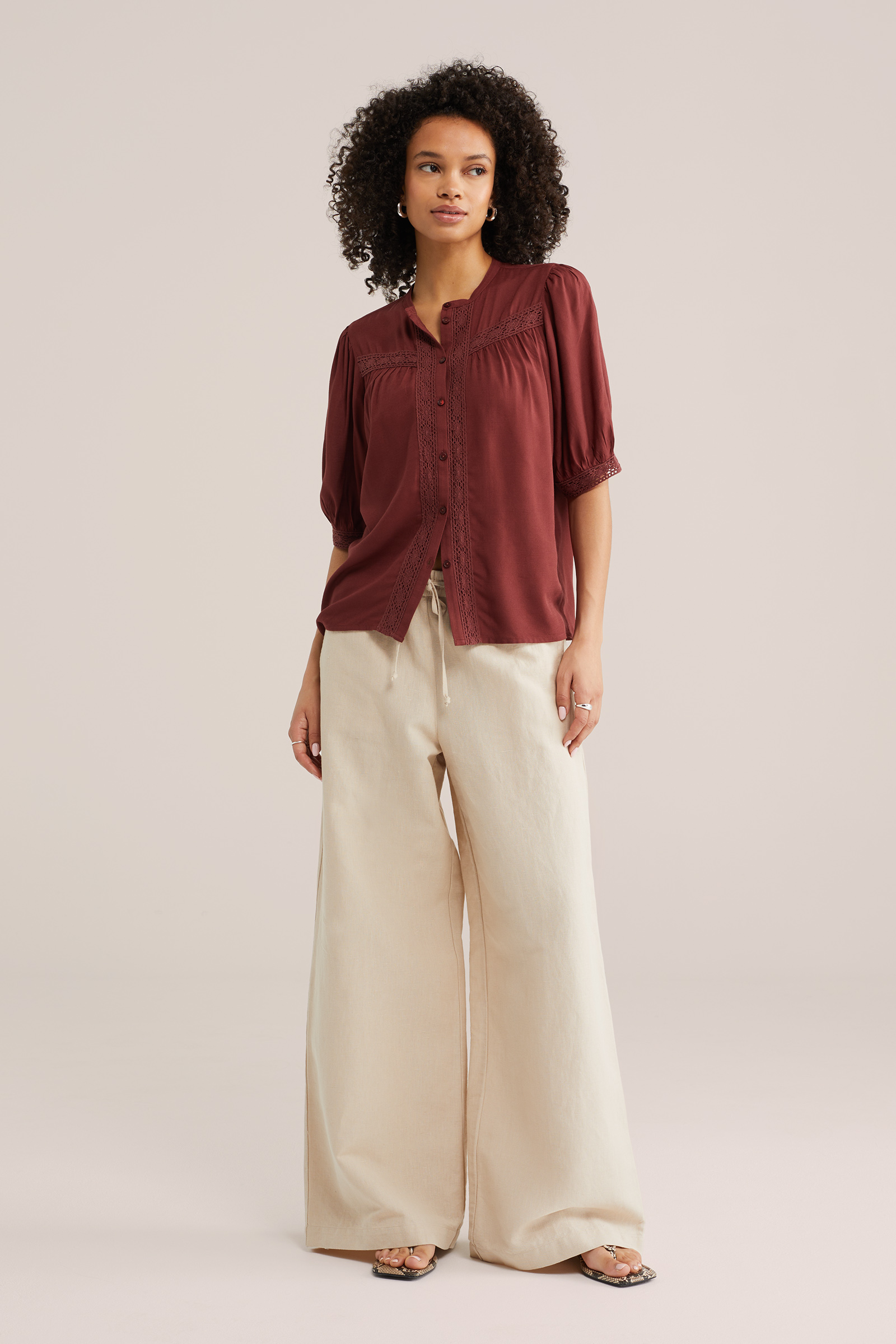 Dames blouse met embroideries