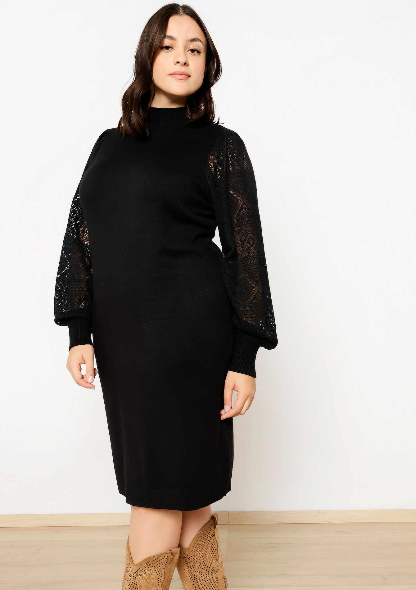 Trui-jurk met kanten mouwen