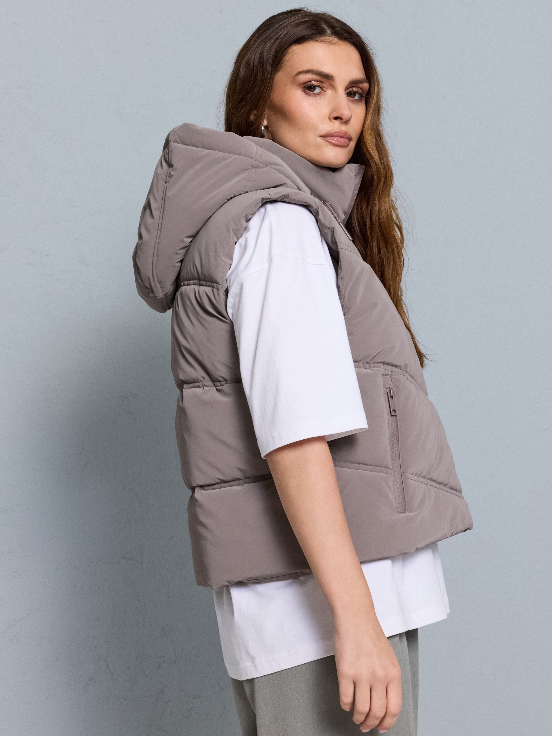 Pikowana kamizelka puffer z kapturem