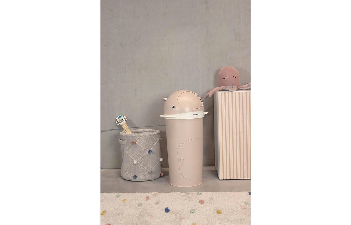 - Poubelle à couches