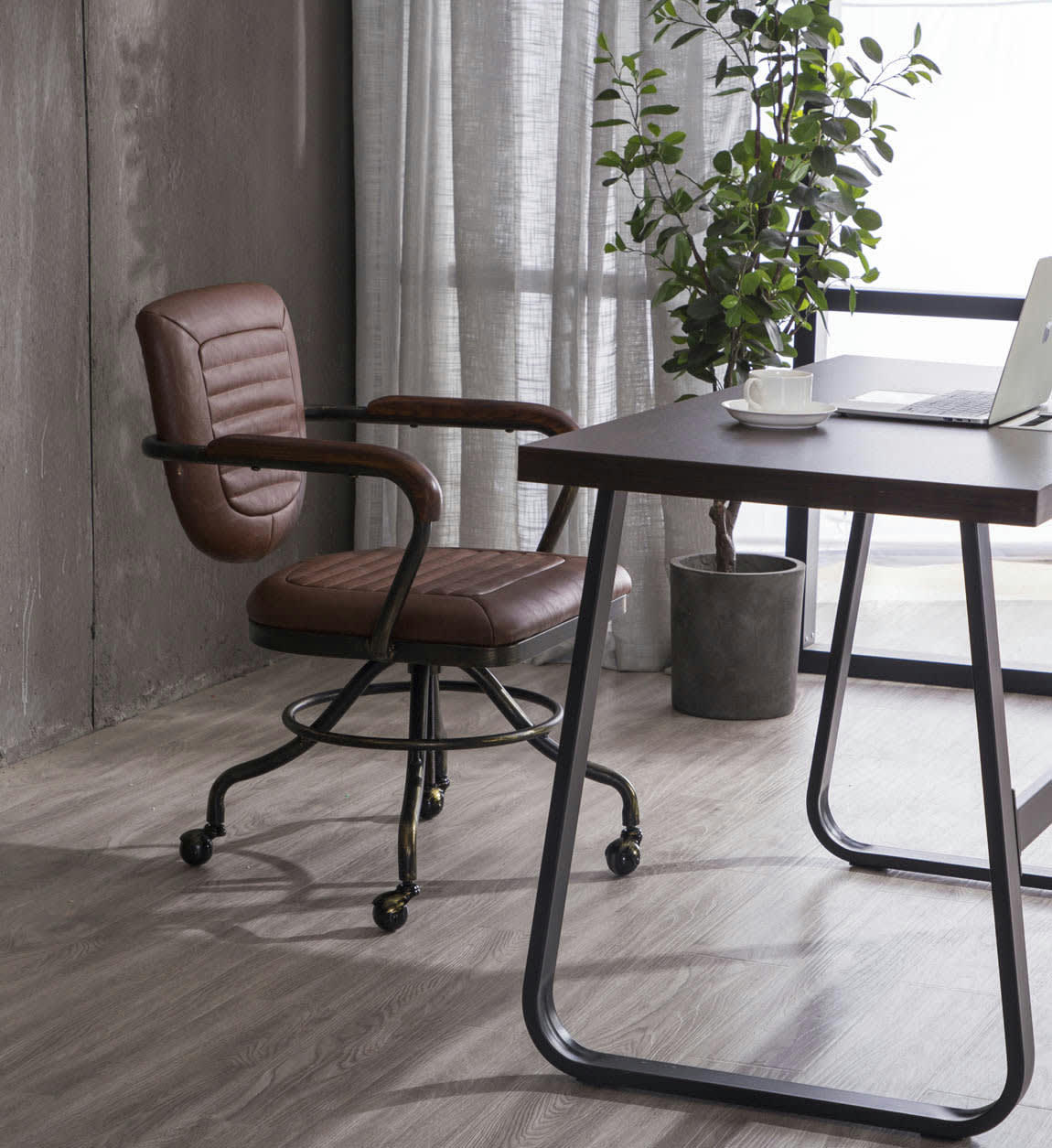 DETROIT - Fauteuil de bureau pivotant en noir et simili cuir marron