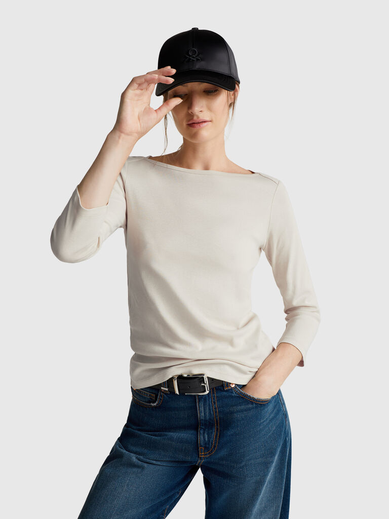 T-shirt with boat neck