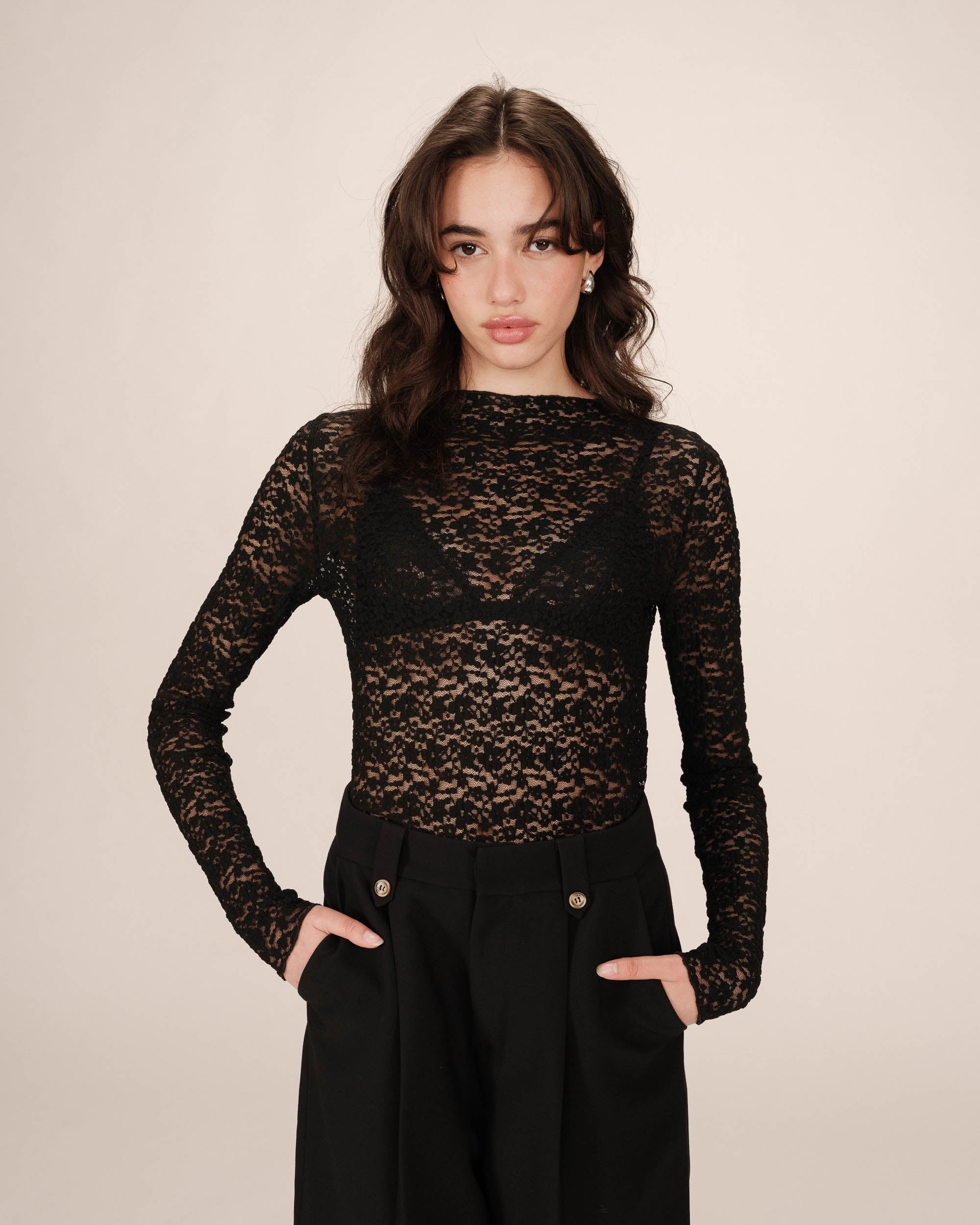 Top en dentelle transparent noir Shady