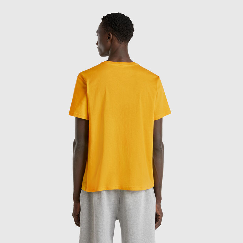 Yellow t-shirt in cotton with purple logo