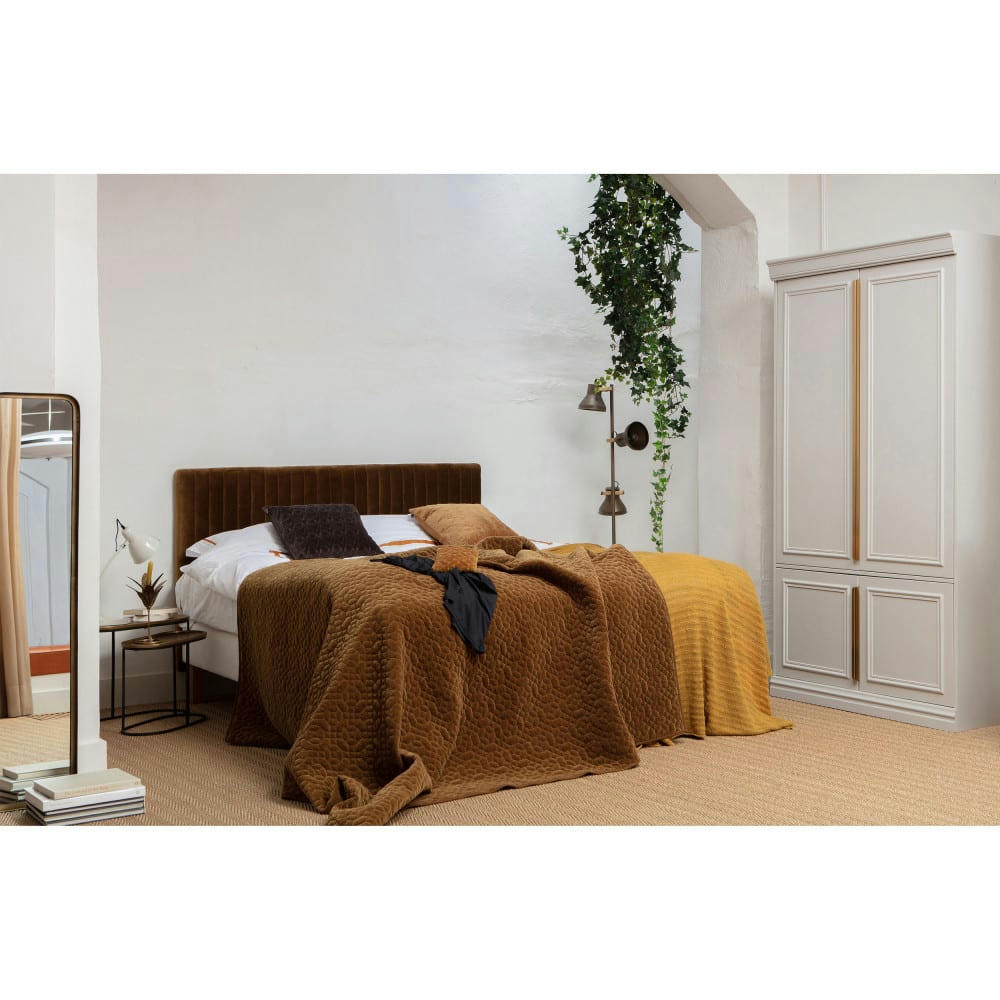 EMBRACE - 2 tables d'appoint gigognes en métal laiton