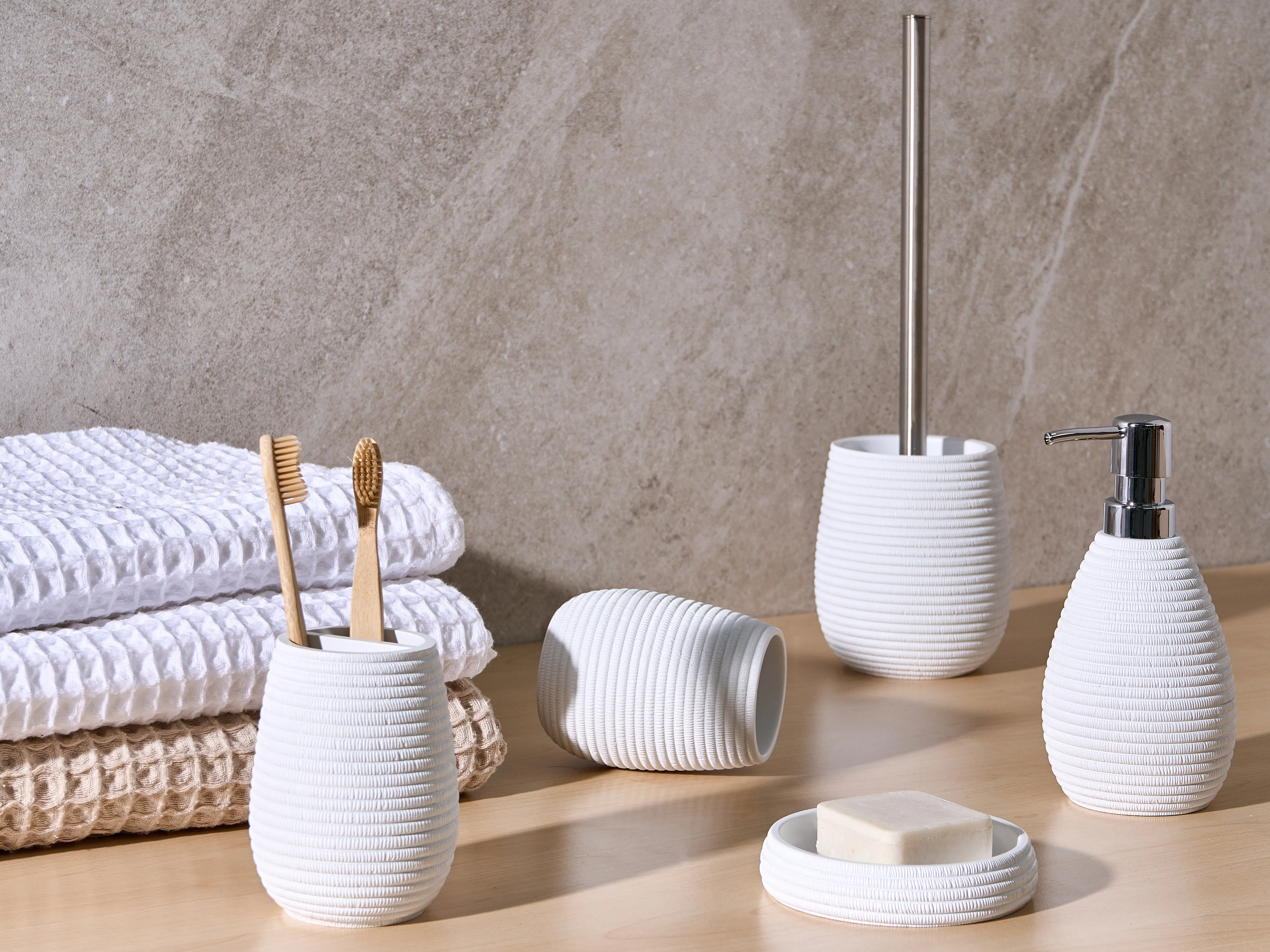 5-Piece Bathroom Accessories Set QUILA White