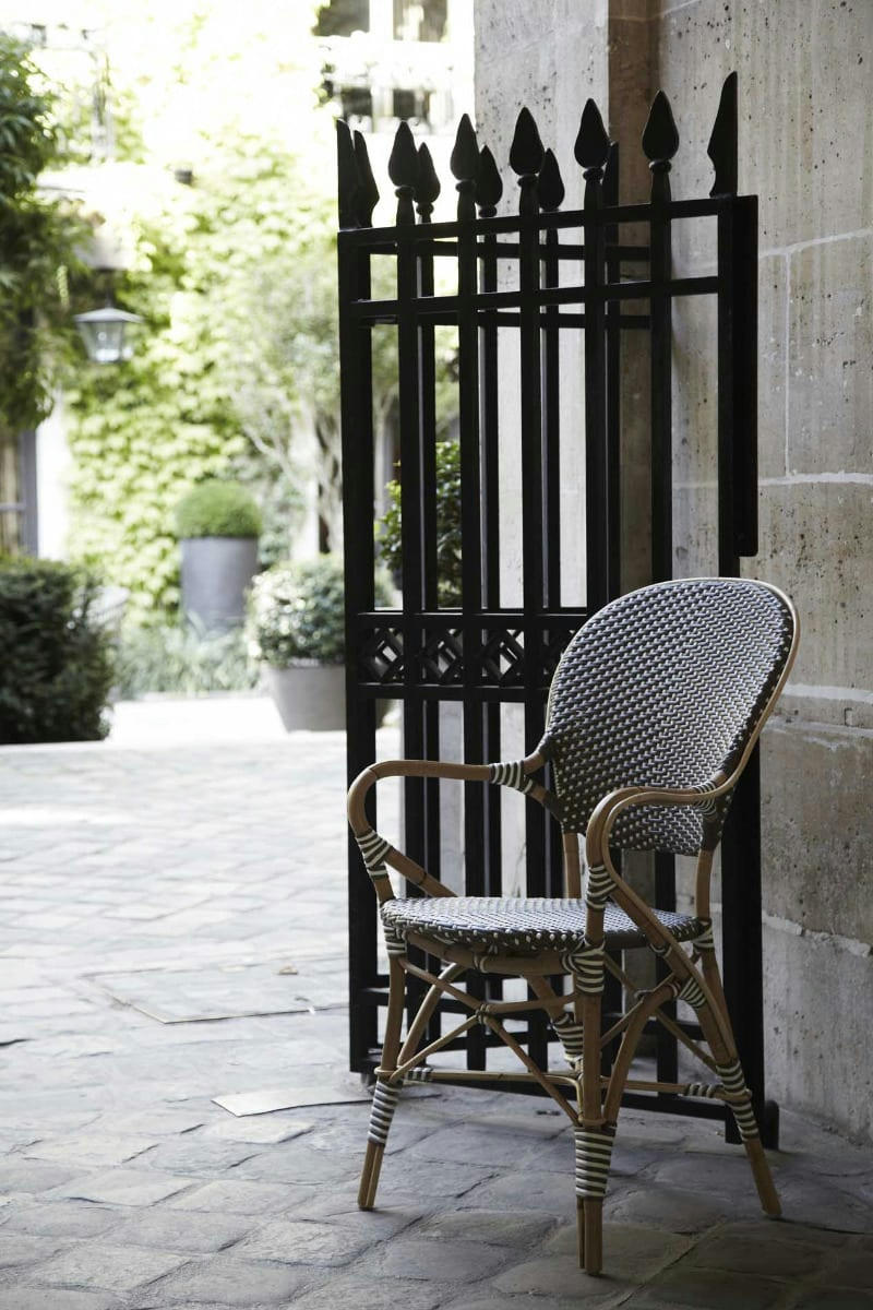 ISABELLE - Chaise repas empilable rotin et fibre synthétique cappuccino