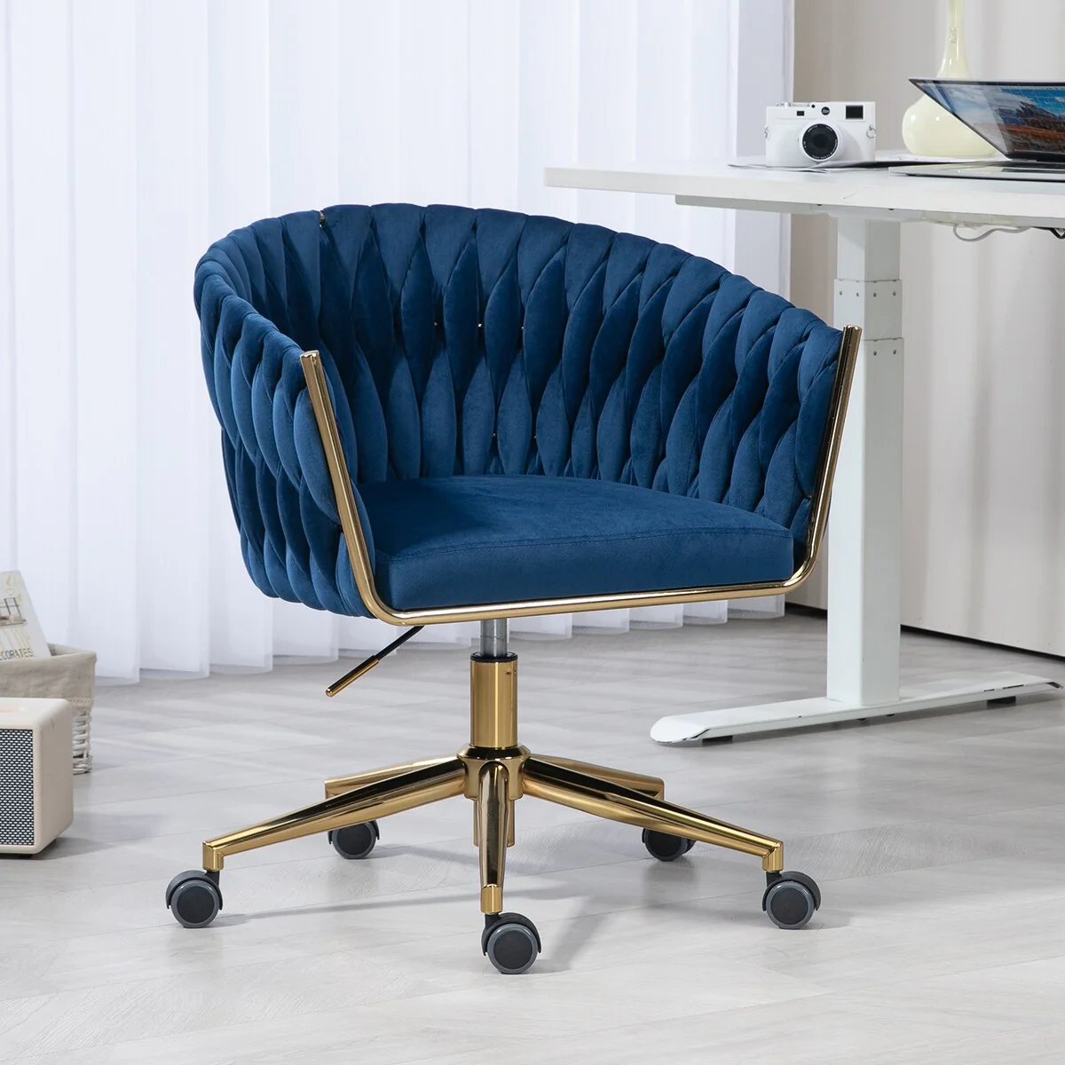 Contemporary design with backrest made of hand woven Office chair