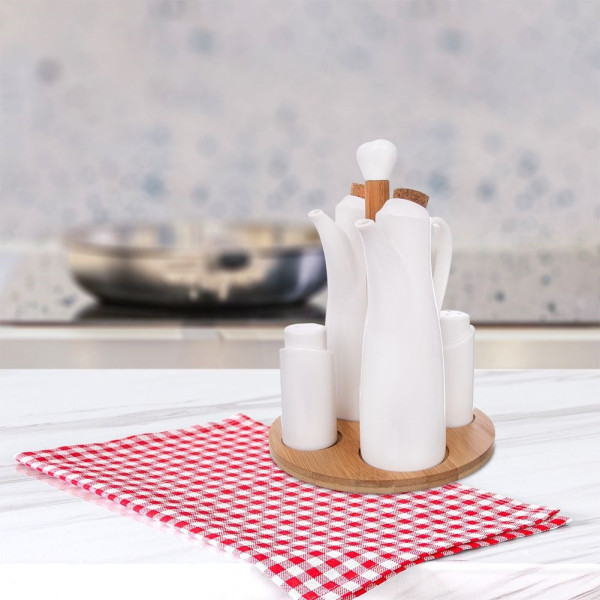 Solniczka, pieprzniczka, butelki na olej i ocet porcelanowe