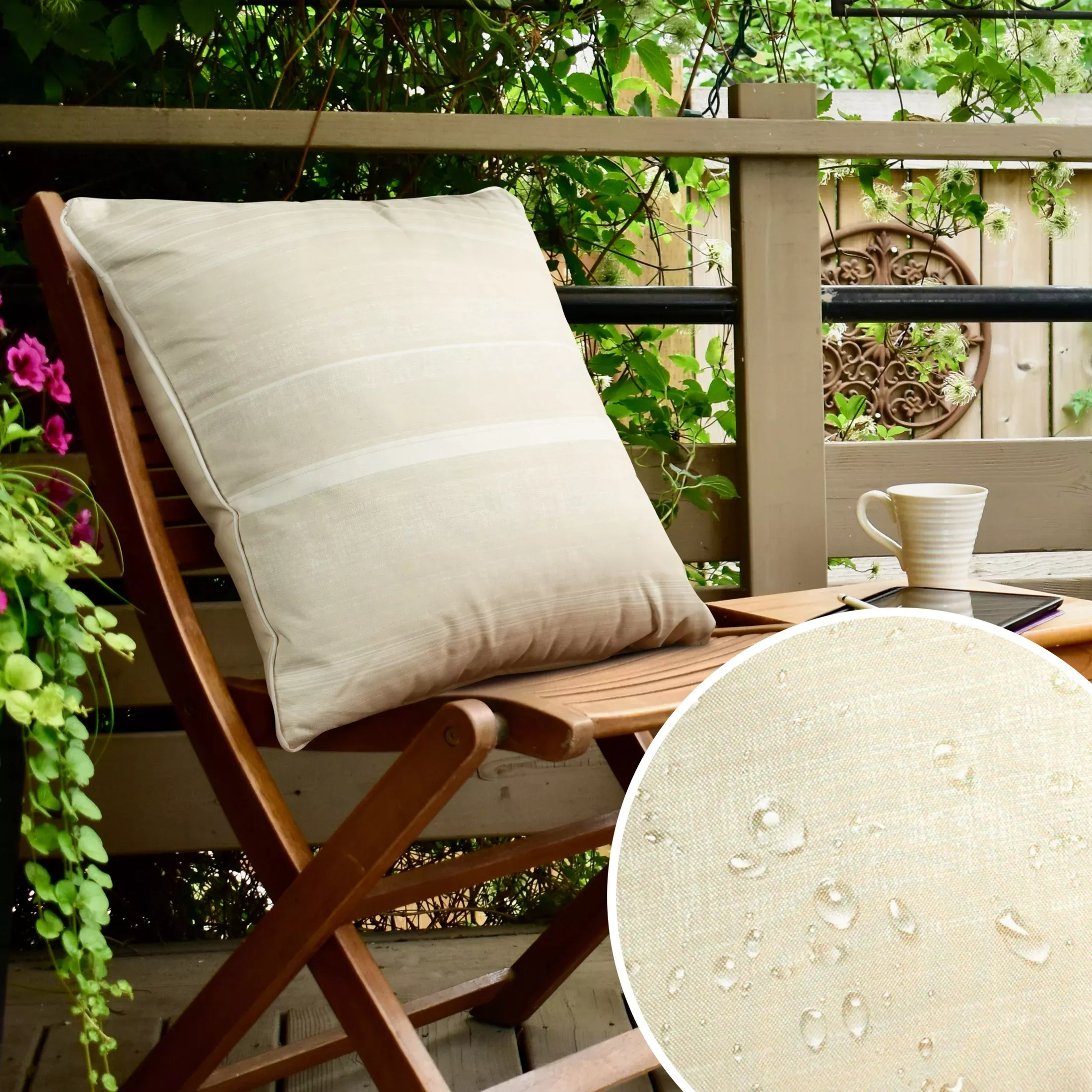 Poszewka na poduszkę 45x45 cm z tkaniny wodoodpornej beżowa idealna na taras oraz balkon z motywem pasów GARDEN