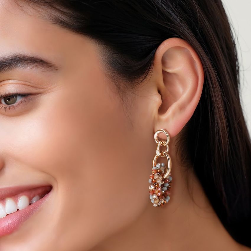 Manfield Goudkleurige oorbellen met multicolor glaskralen