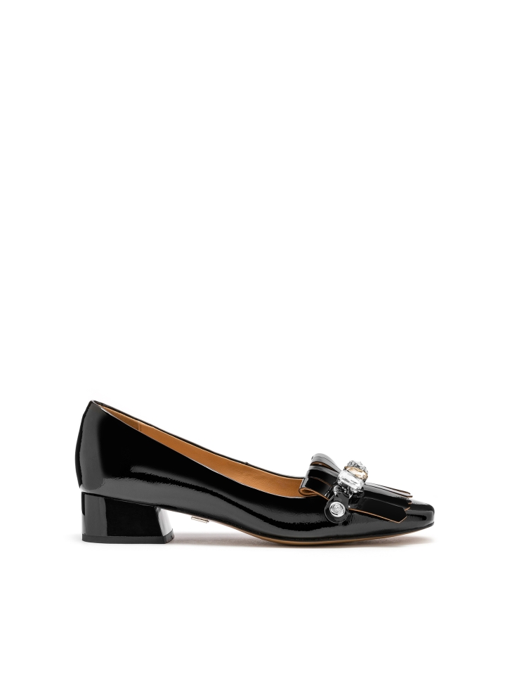 Ladies’ black pumps