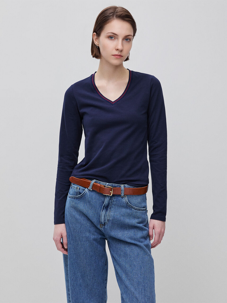 Fitted V-neck T-shirt